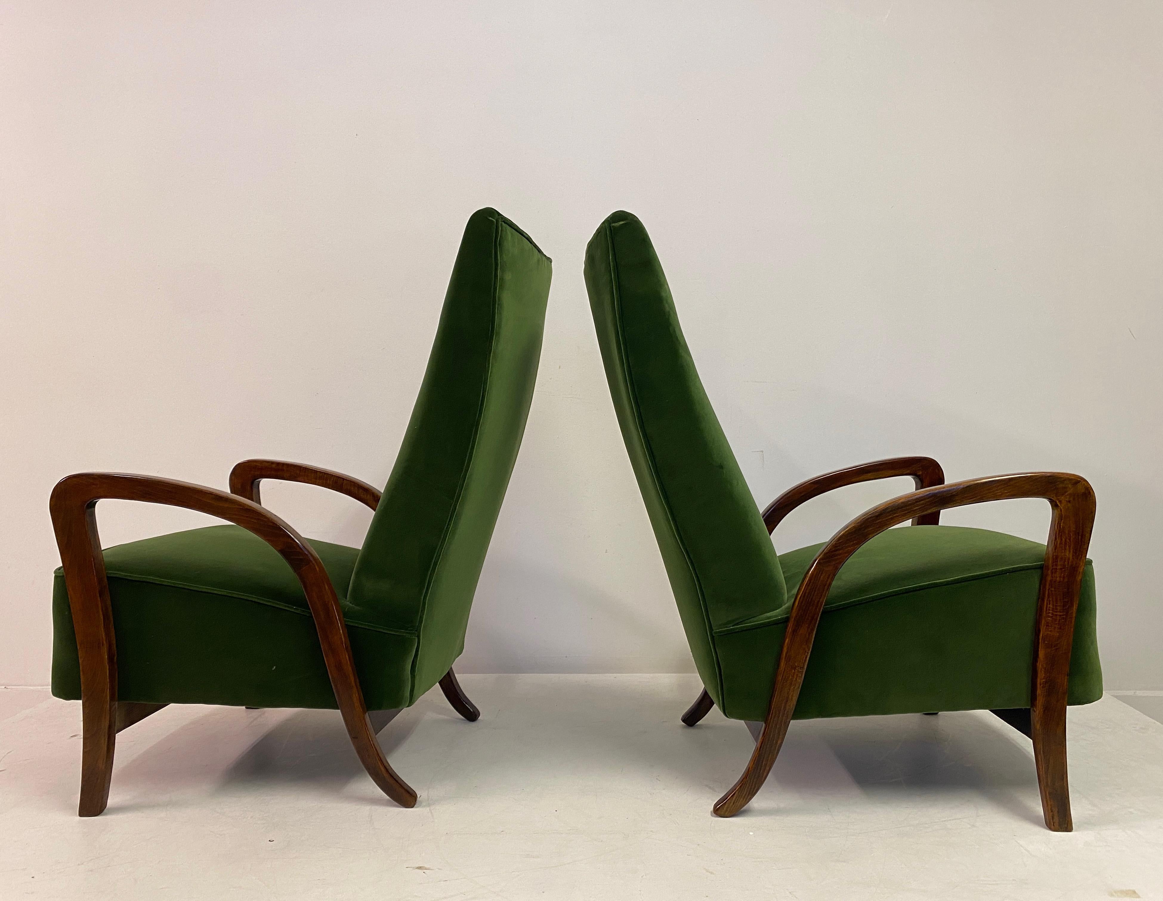 Pair of 1950s Italian Armchairs in Green Velvet For Sale 3