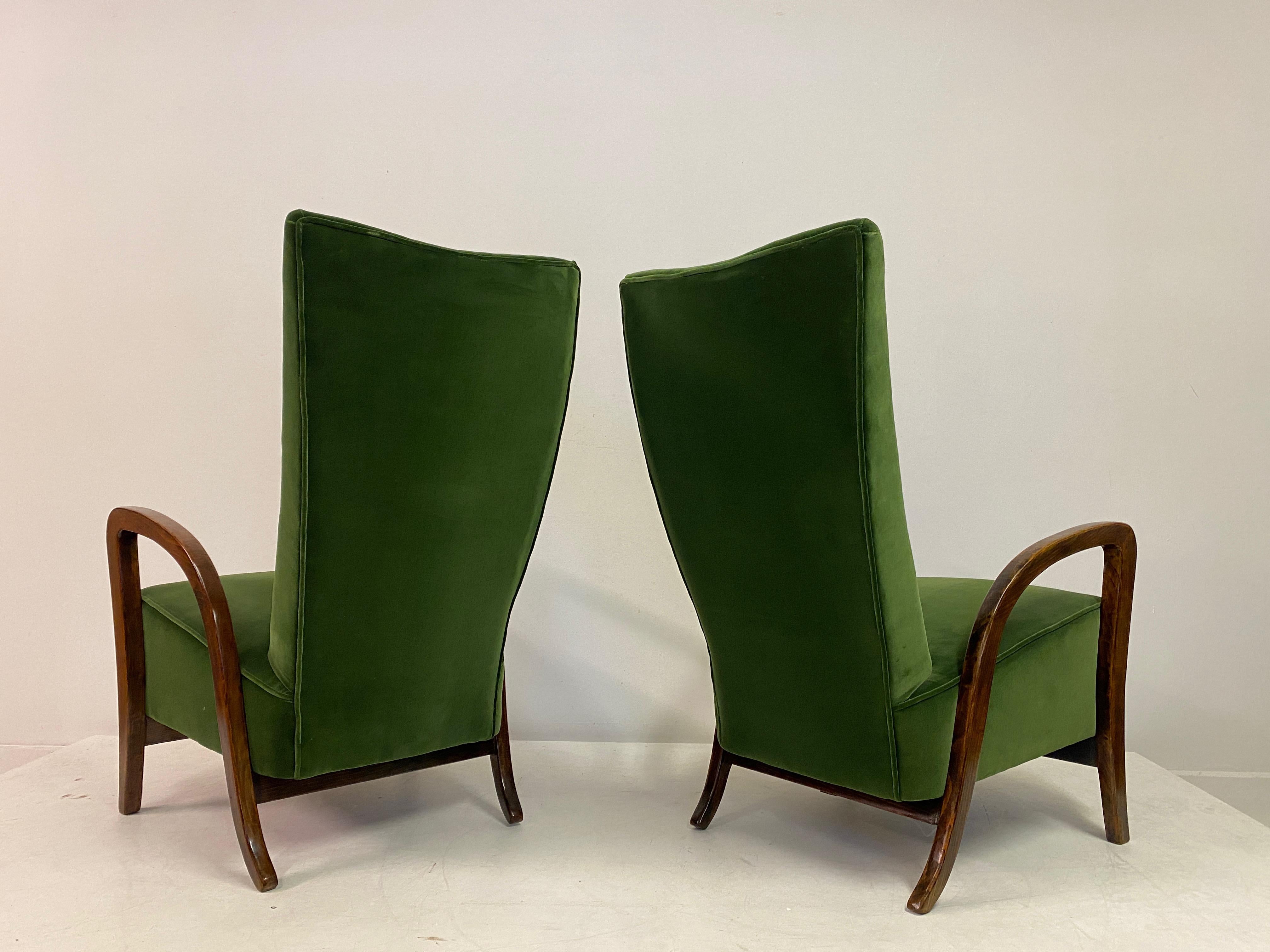 Pair of 1950s Italian Armchairs in Green Velvet For Sale 4