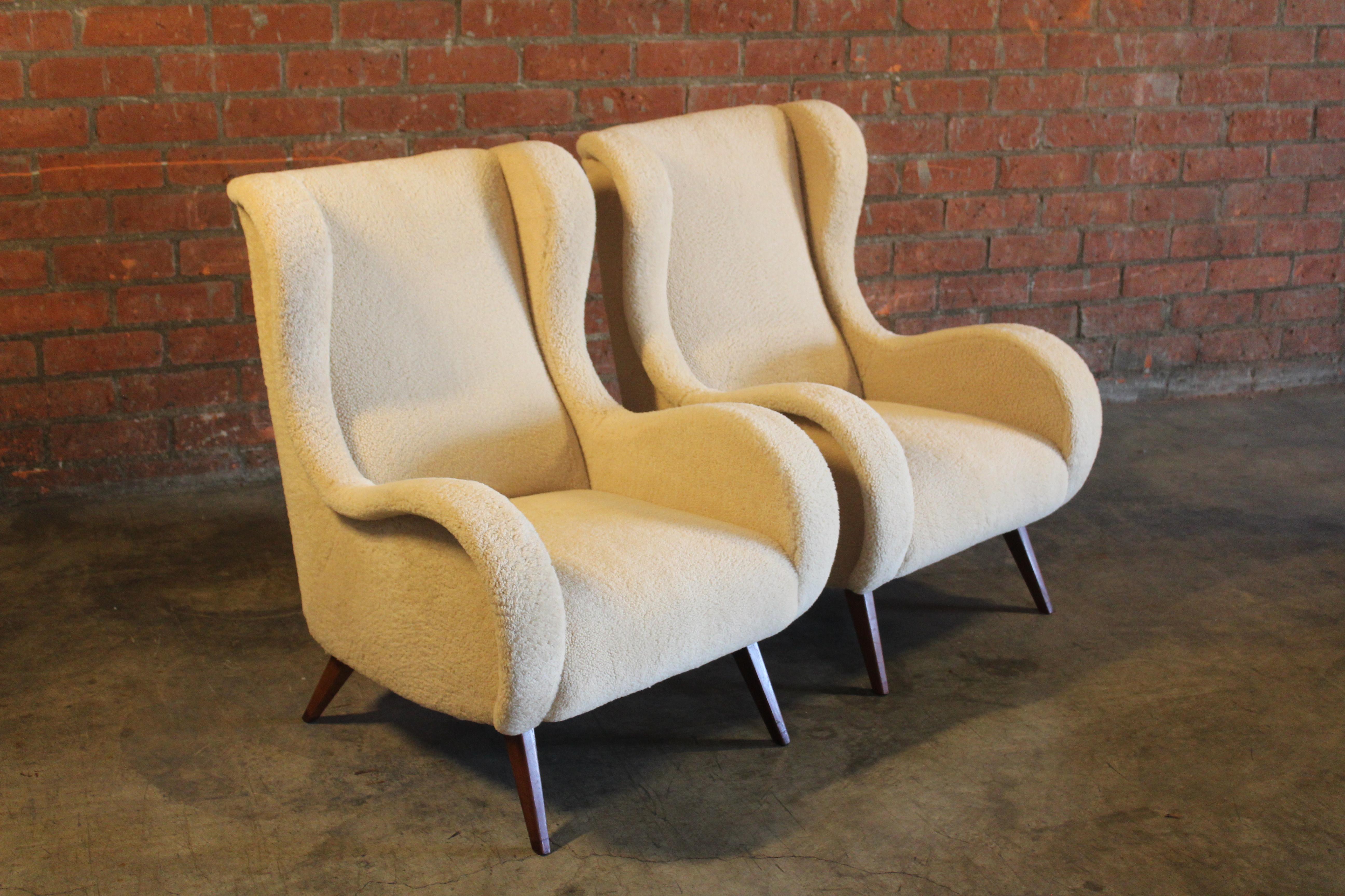Pair of 1950s Italian Armchairs in Sheepskin in the Style of Marco Zanuso In Good Condition In Los Angeles, CA