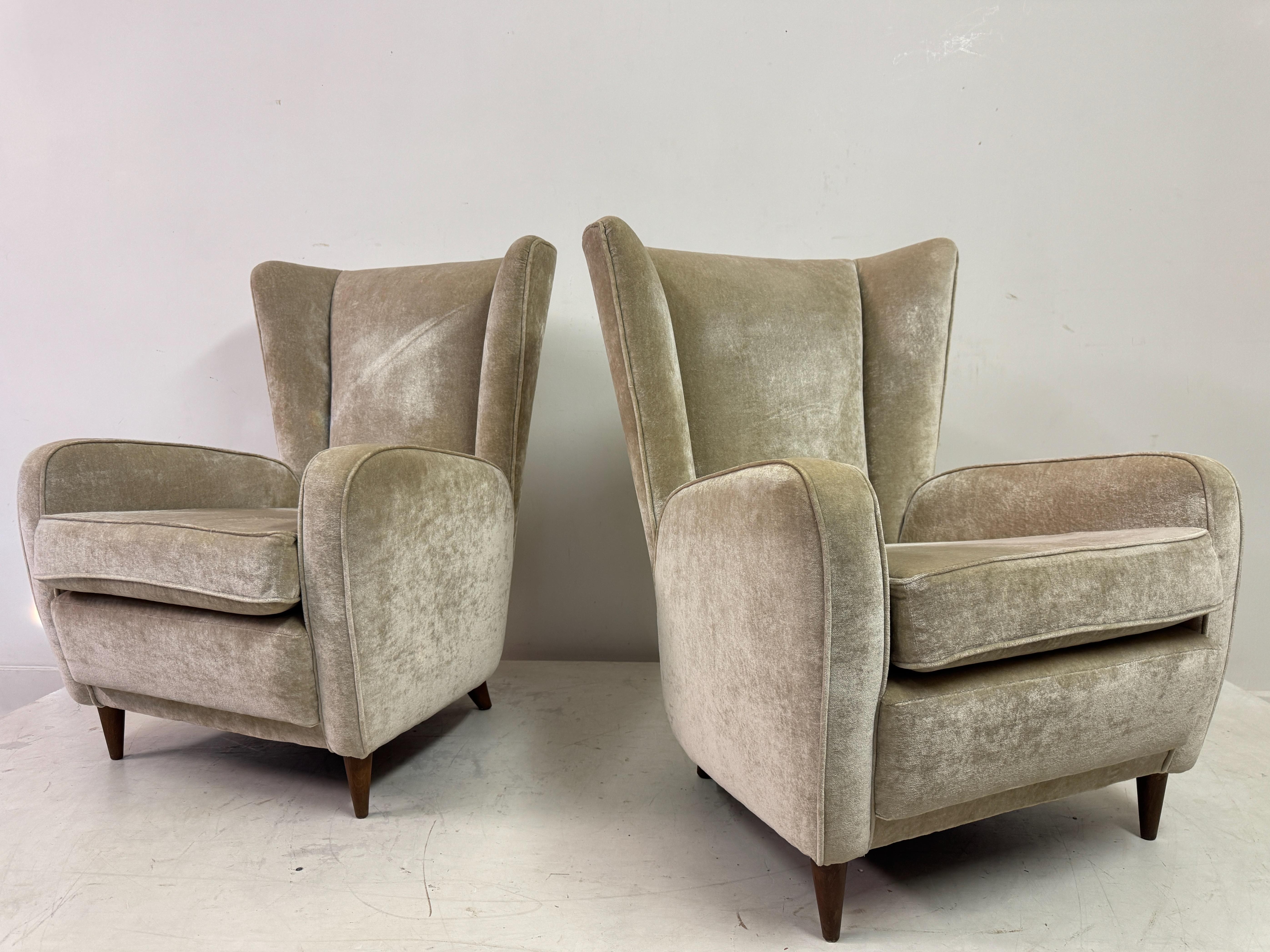 Paire de fauteuils italiens des années 1950 dans le style de Paolo Buffa en vente 11