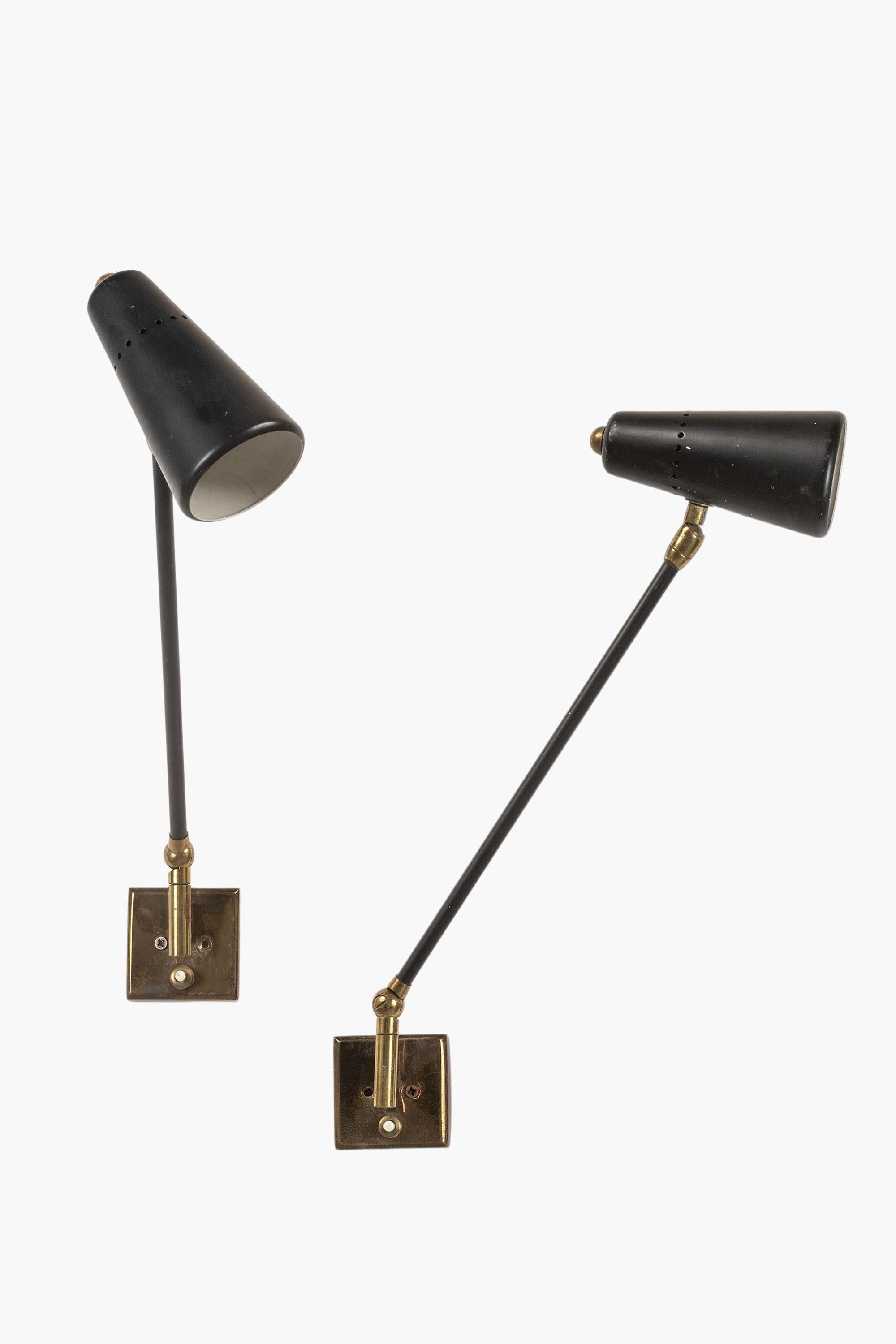 Mid-Century Modern Pair of 1950s Italian Articulated Wall Lights by Stilnovo For Sale