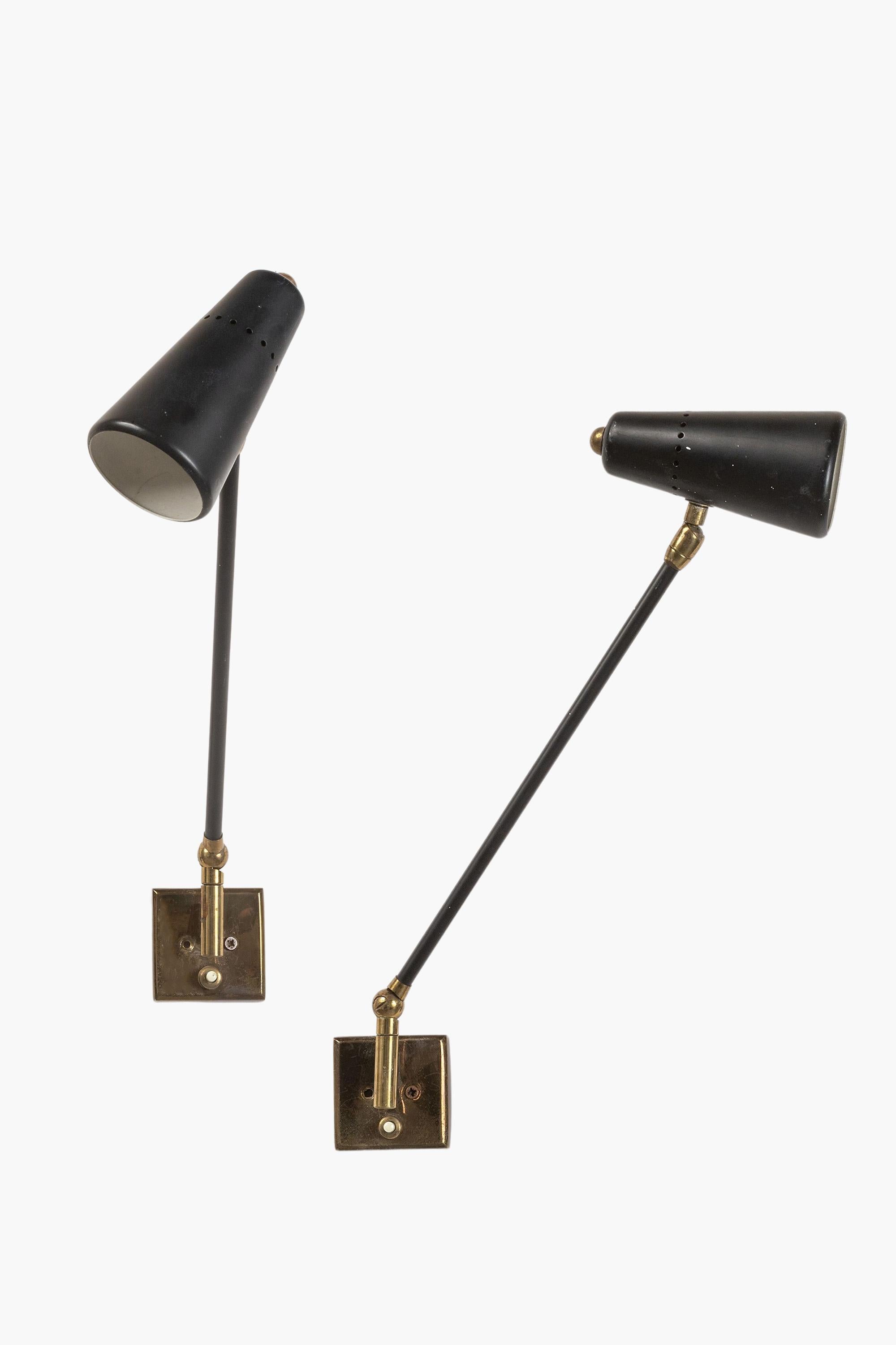 Pair of 1950s Italian Articulated Wall Lights by Stilnovo In Good Condition In London, GB