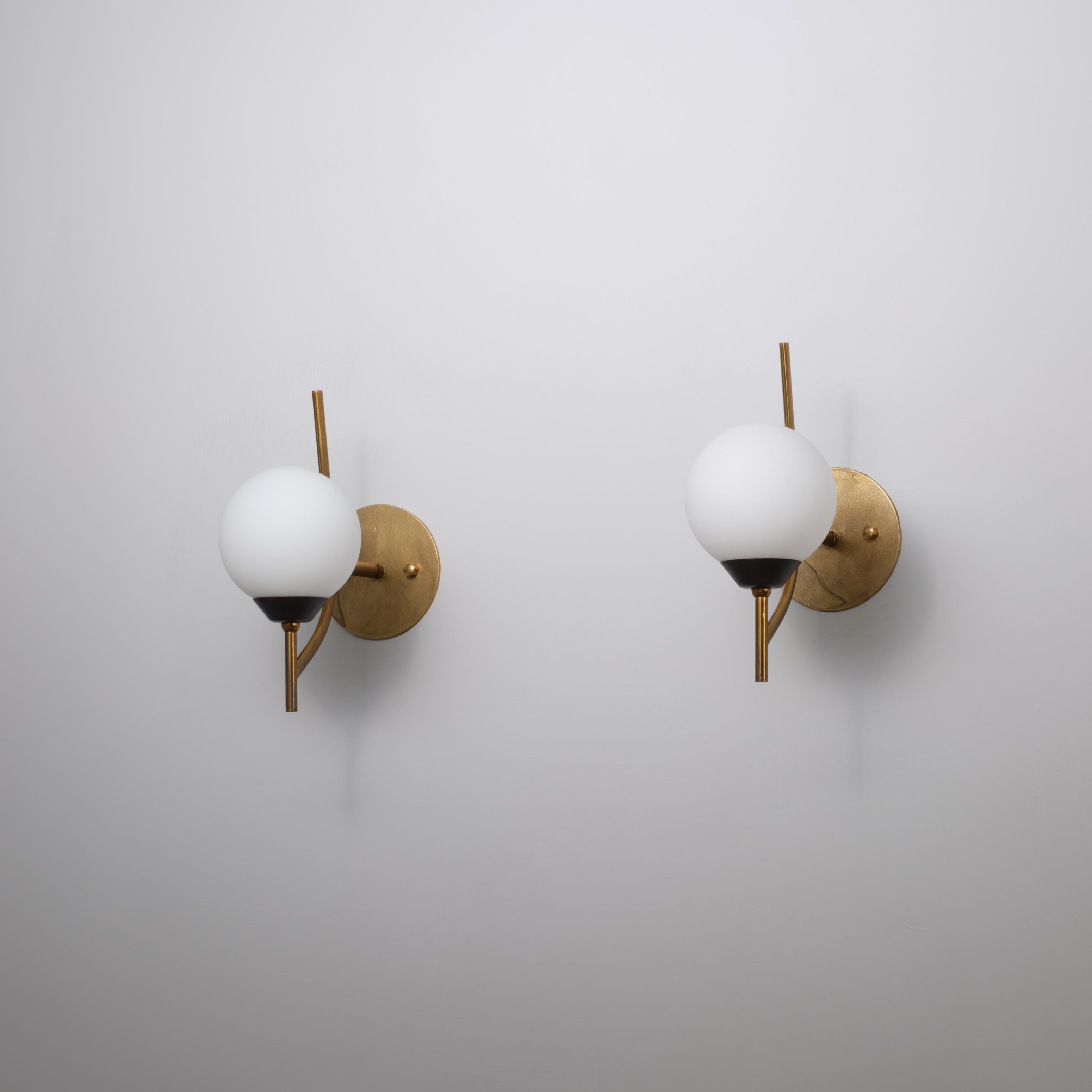 Pair of 1950s Italian Brass and Burnished Steel Sconces with Opaline Glass Globe For Sale 9