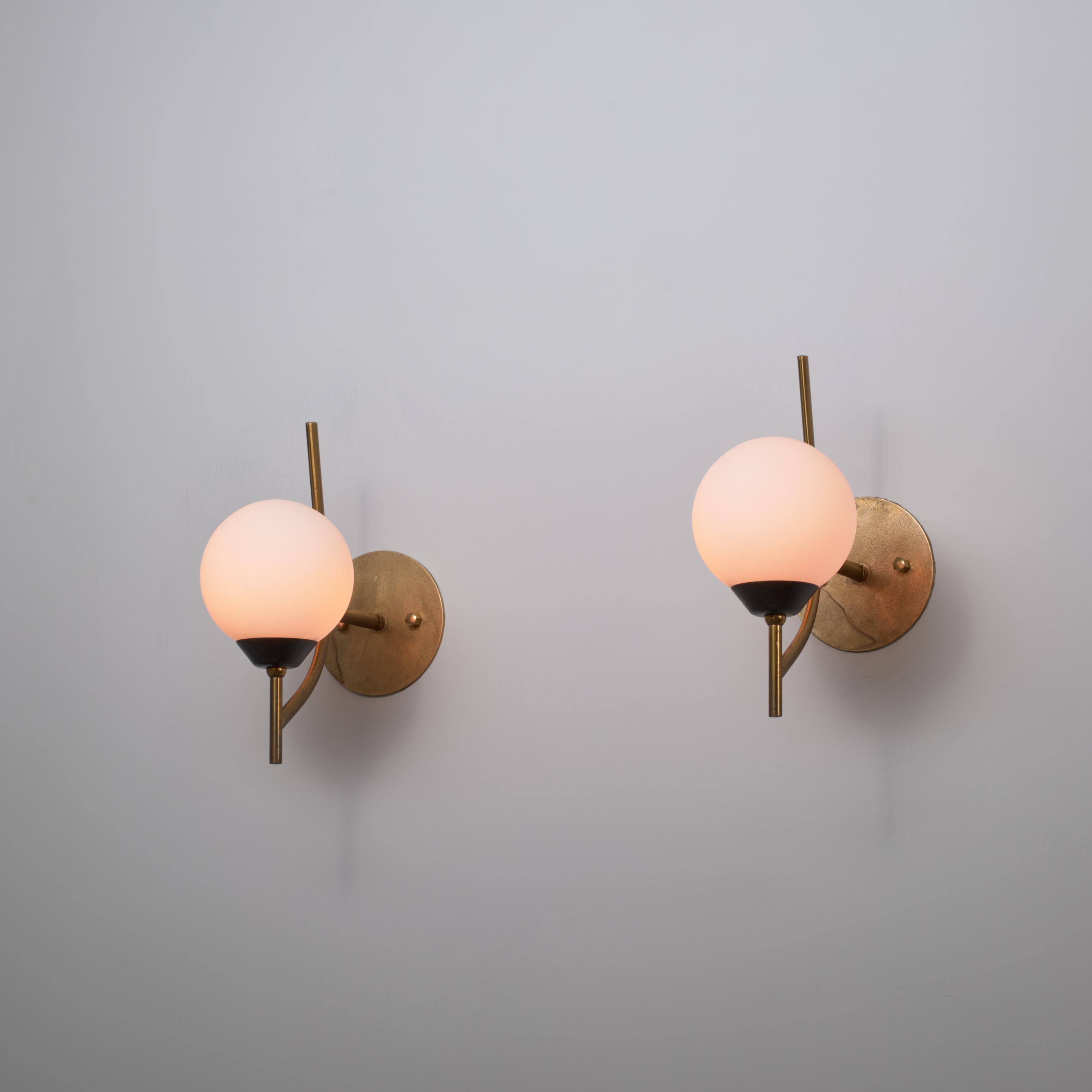 Pair of 1950s Italian Brass and Burnished Steel Sconces with Opaline Glass Globe For Sale 2