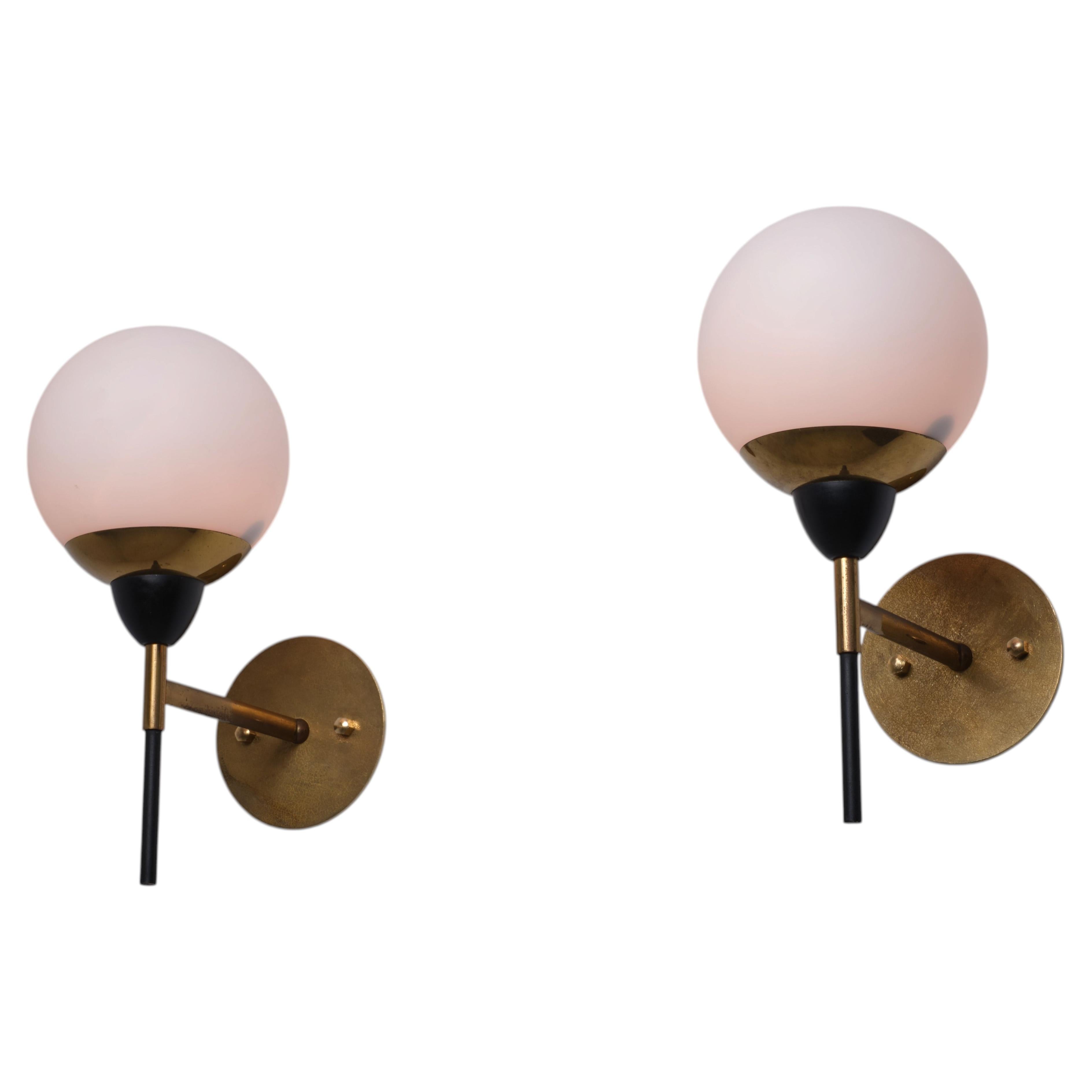What is the difference between lighting and a luminaire?