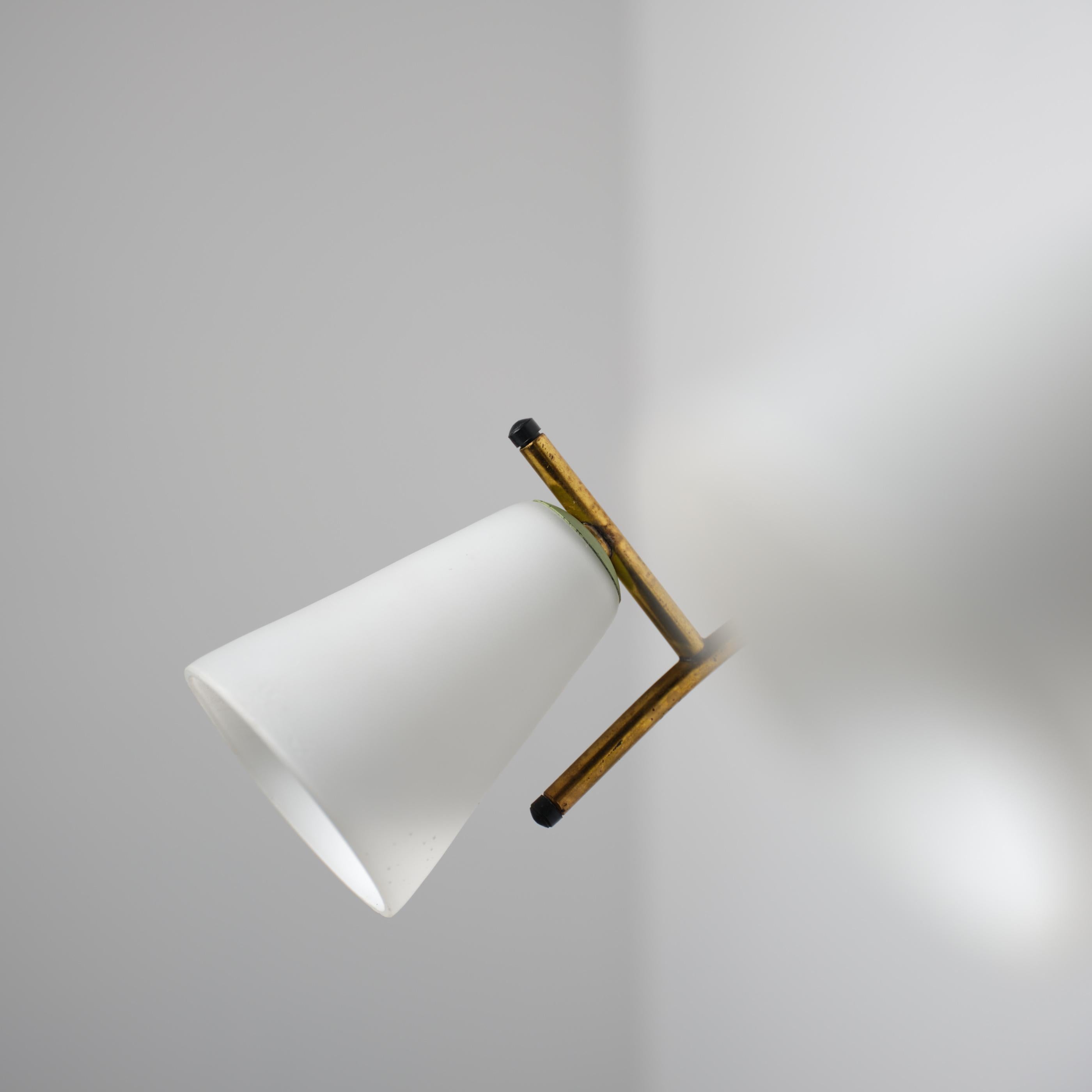 Pair of 1950s Italian Brass Wall Sconces with Opaline Glass Conical Shades en vente 3