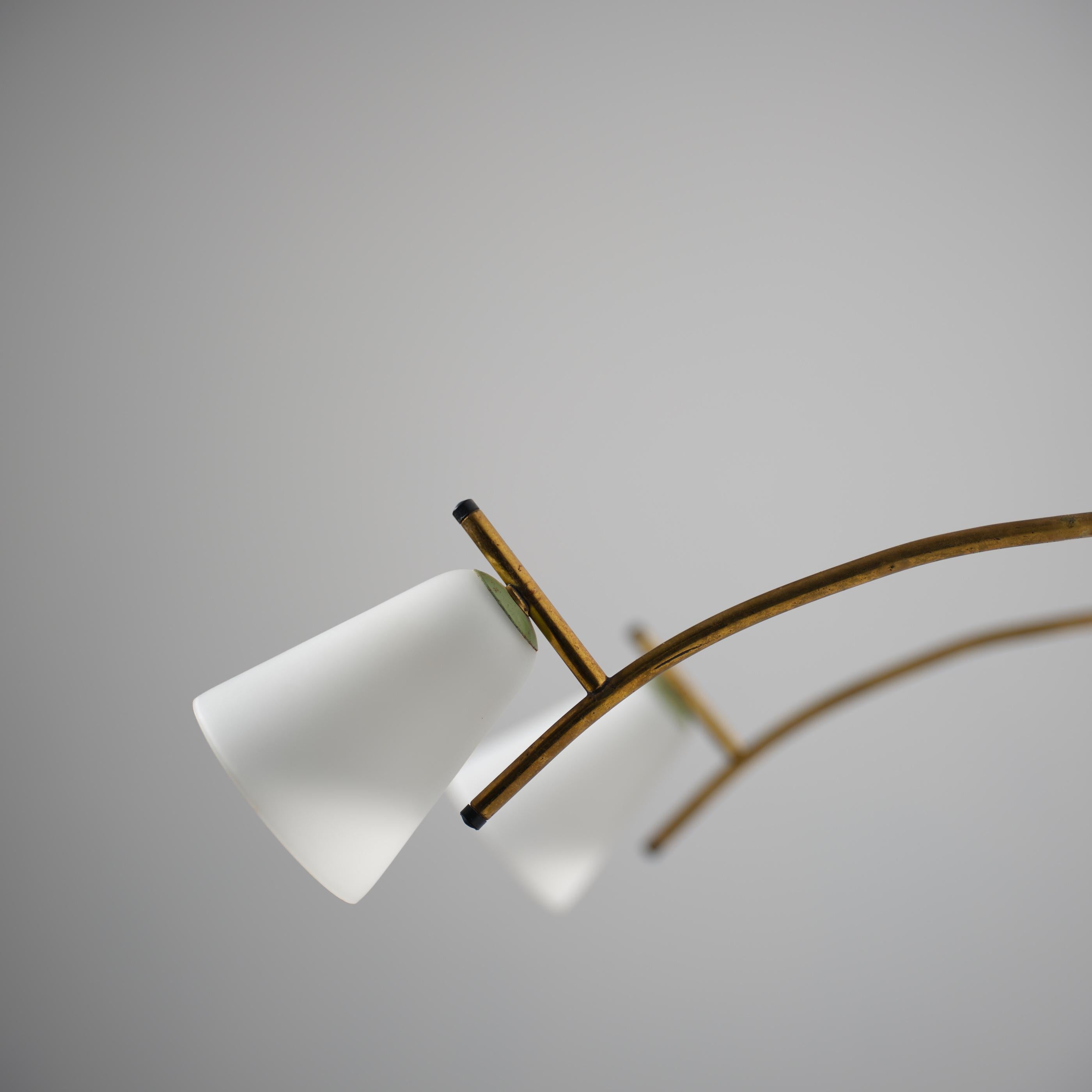 Pair of 1950s Italian Brass Wall Sconces with Opaline Glass Conical Shades en vente 4