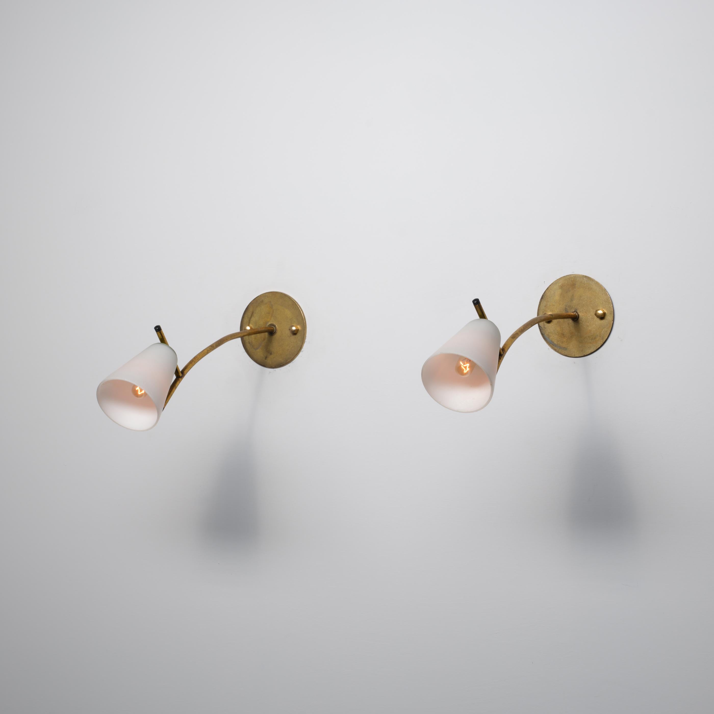 Mid-Century Modern Pair of 1950s Italian Brass Wall Sconces with Opaline Glass Conical Shades en vente