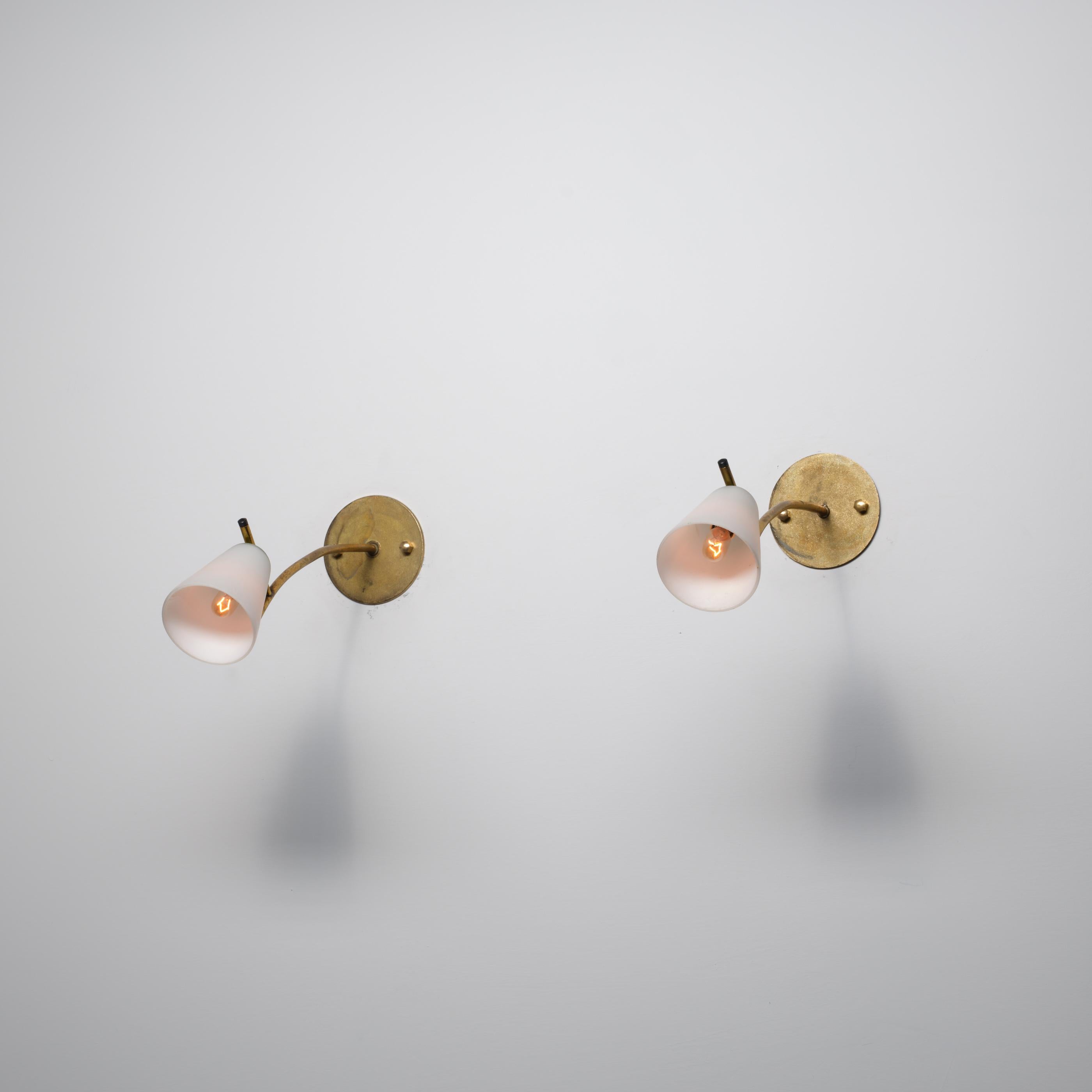 italien Pair of 1950s Italian Brass Wall Sconces with Opaline Glass Conical Shades en vente