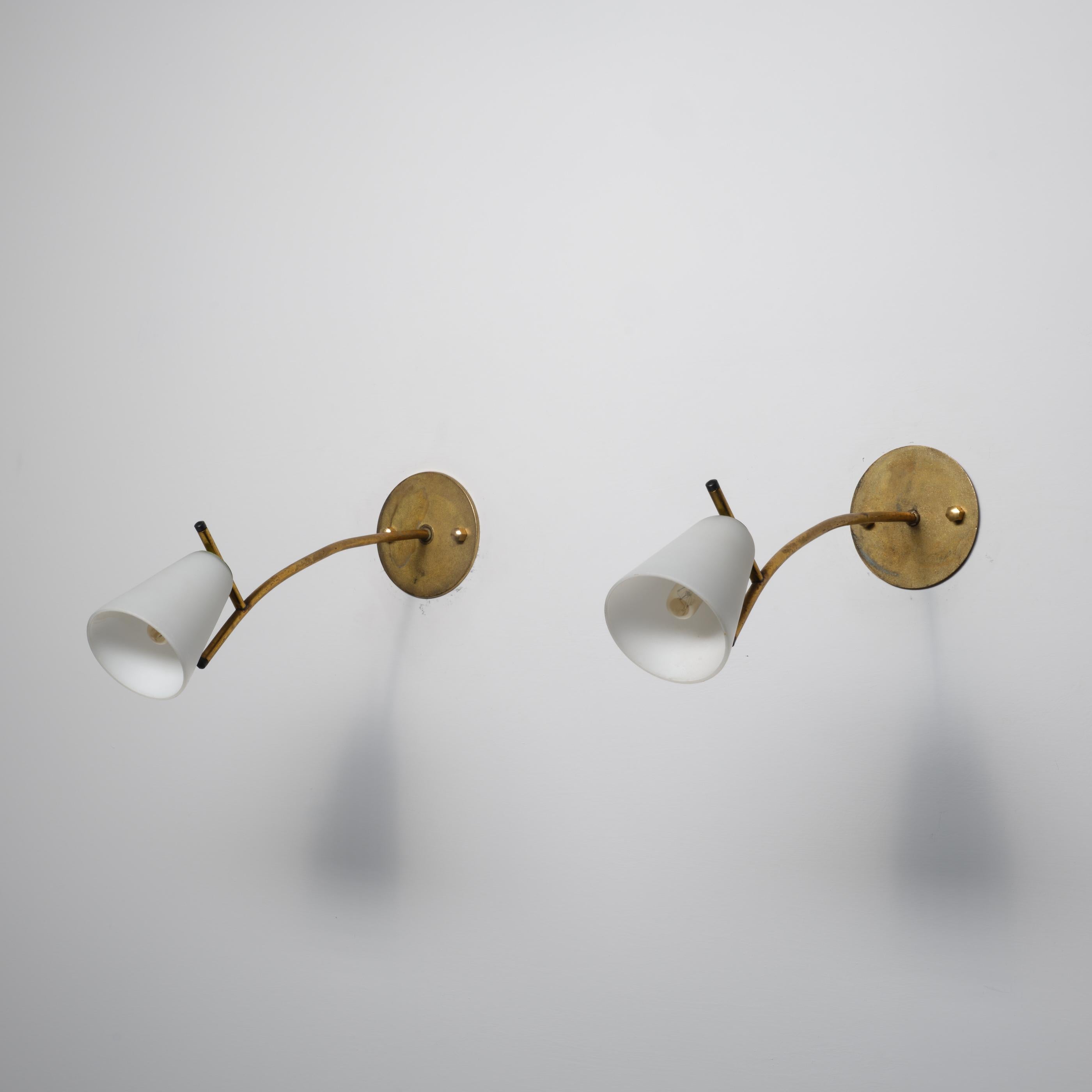 Laiton Pair of 1950s Italian Brass Wall Sconces with Opaline Glass Conical Shades en vente