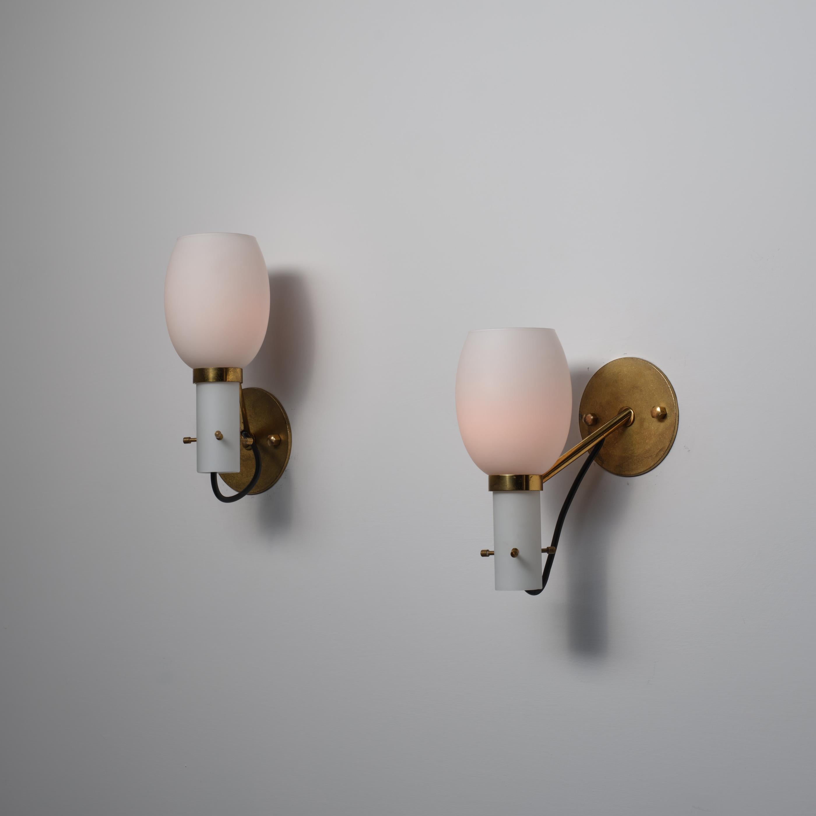 Pair of 1950s Italian Brass Wall Sconces with Opaline Glass Shades (Italienisch) im Angebot