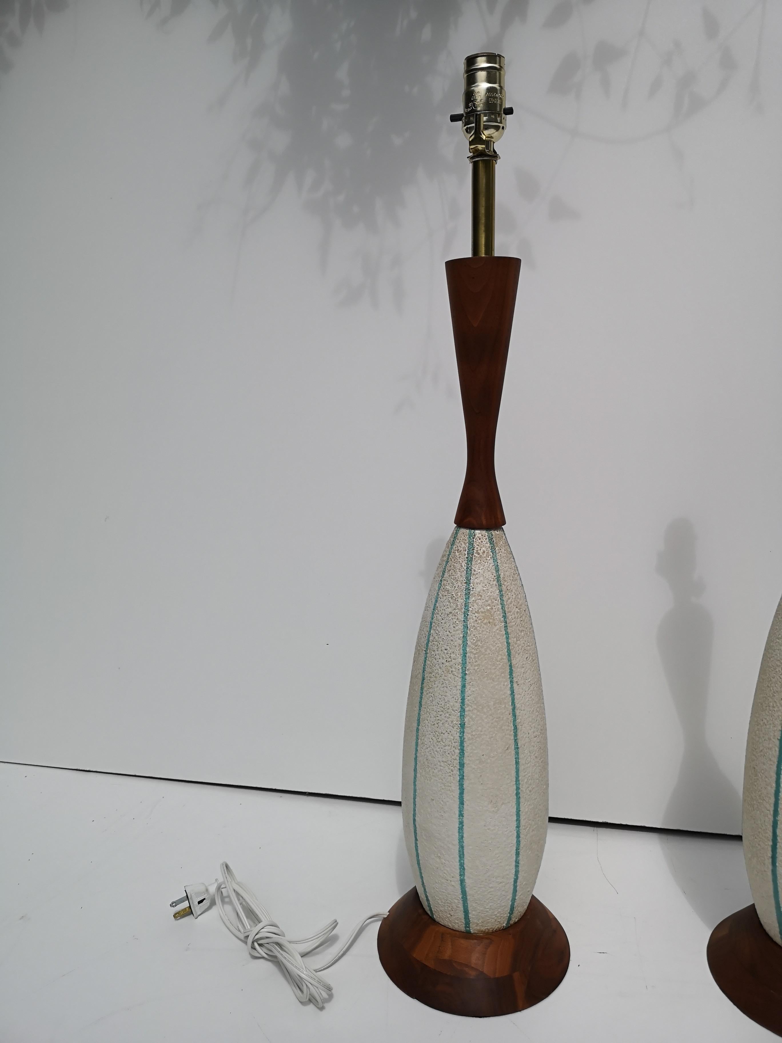 Fantastic pair of 1950s Italian lamps with staved walnut base, and hand painted ceramic body. Freshly wired. 

30.5