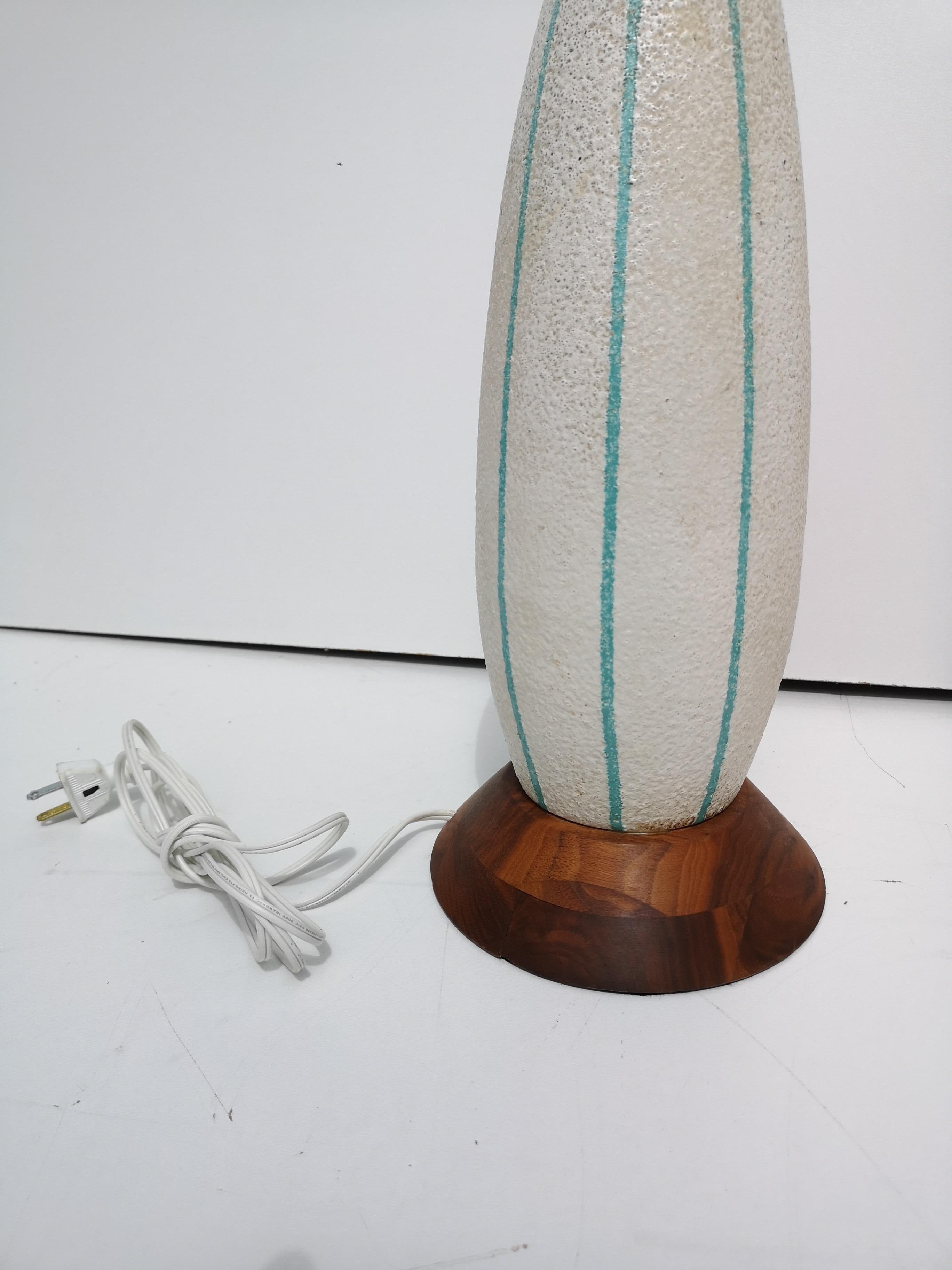 Mid-Century Modern Pair of 1950s Italian Ceramic and Walnut Table Lamps For Sale
