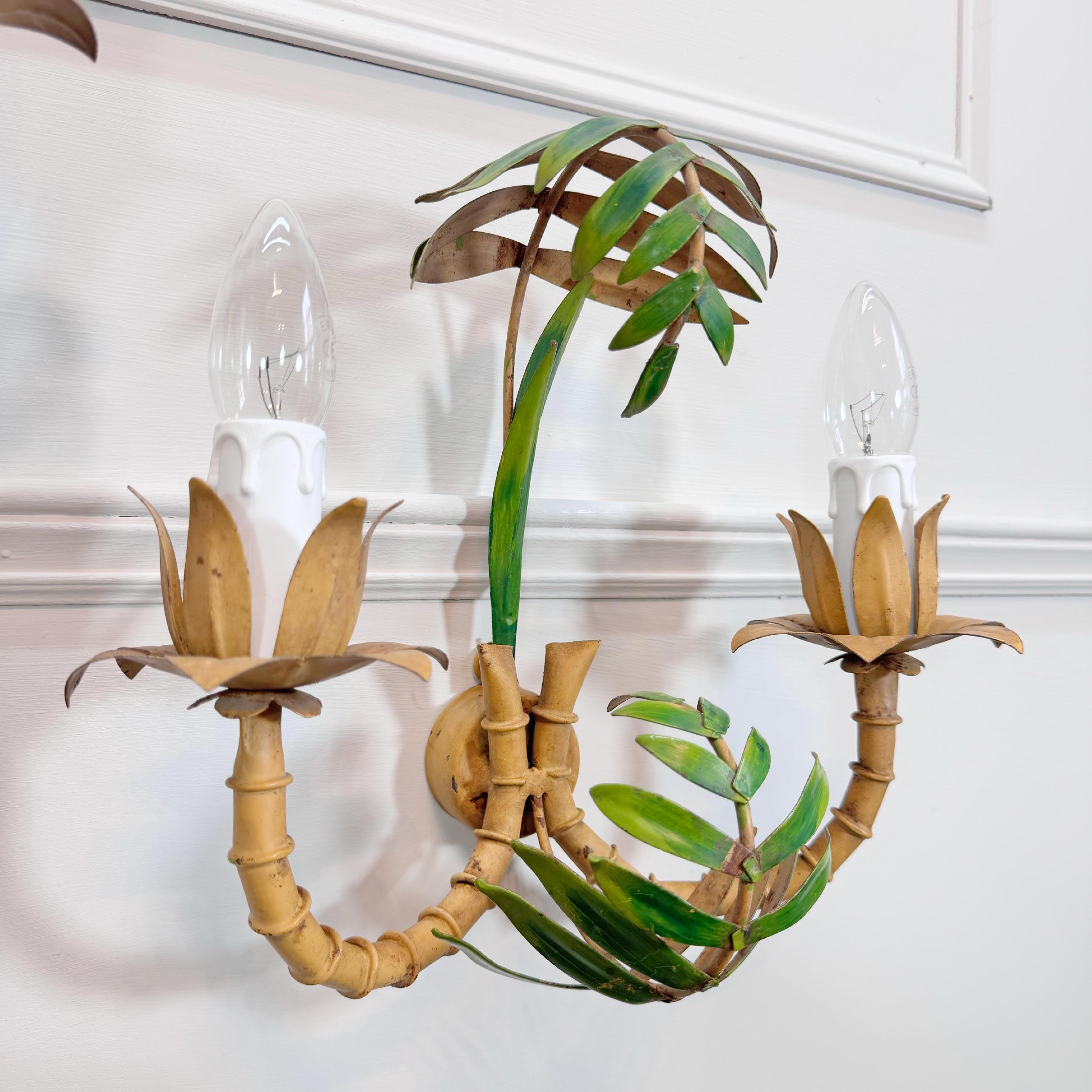 Pareja de apliques italianos de hojas de bambú de imitación de los años 50 en venta 2