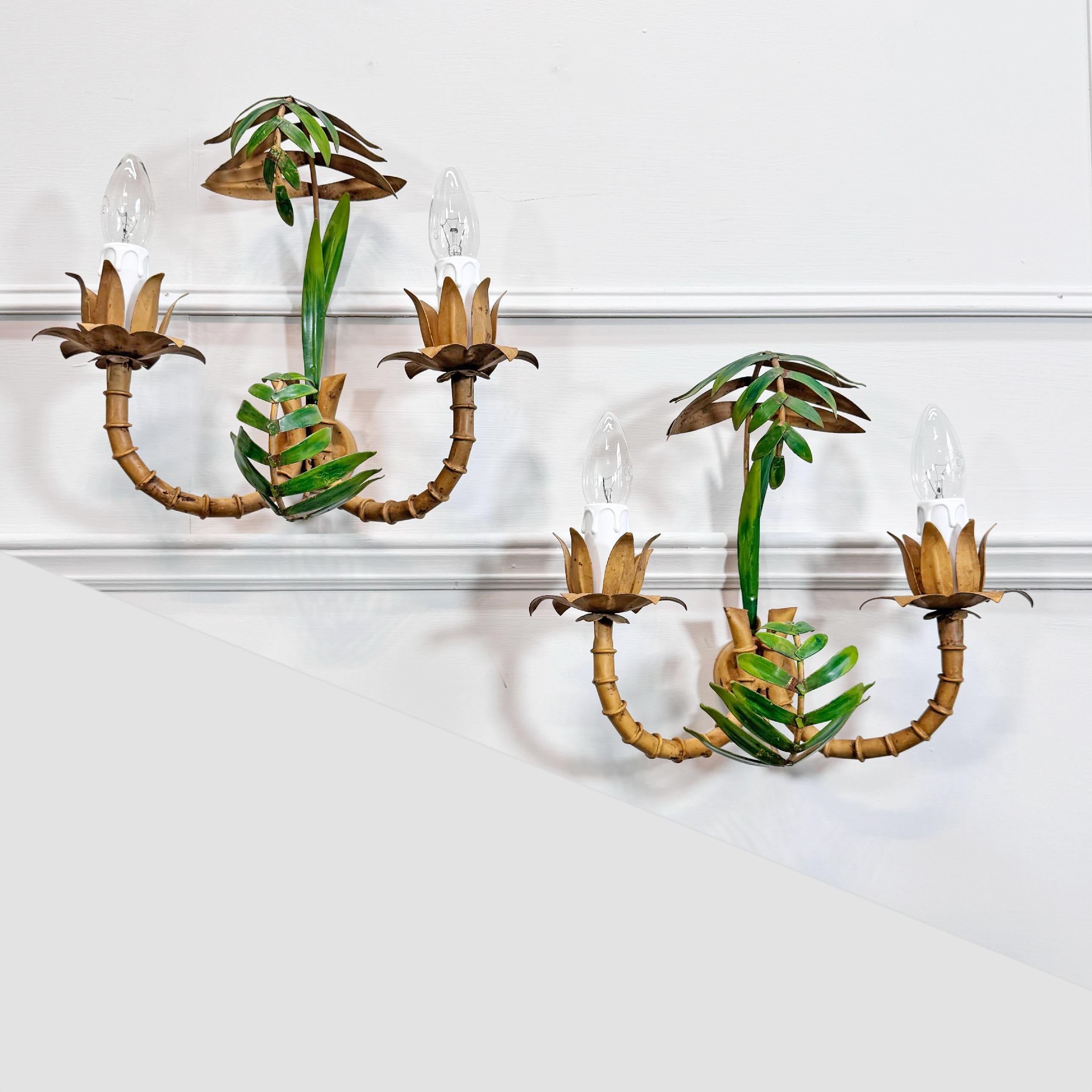 Pareja de apliques italianos de hojas de bambú de imitación de los años 50 mediados del siglo XX en venta