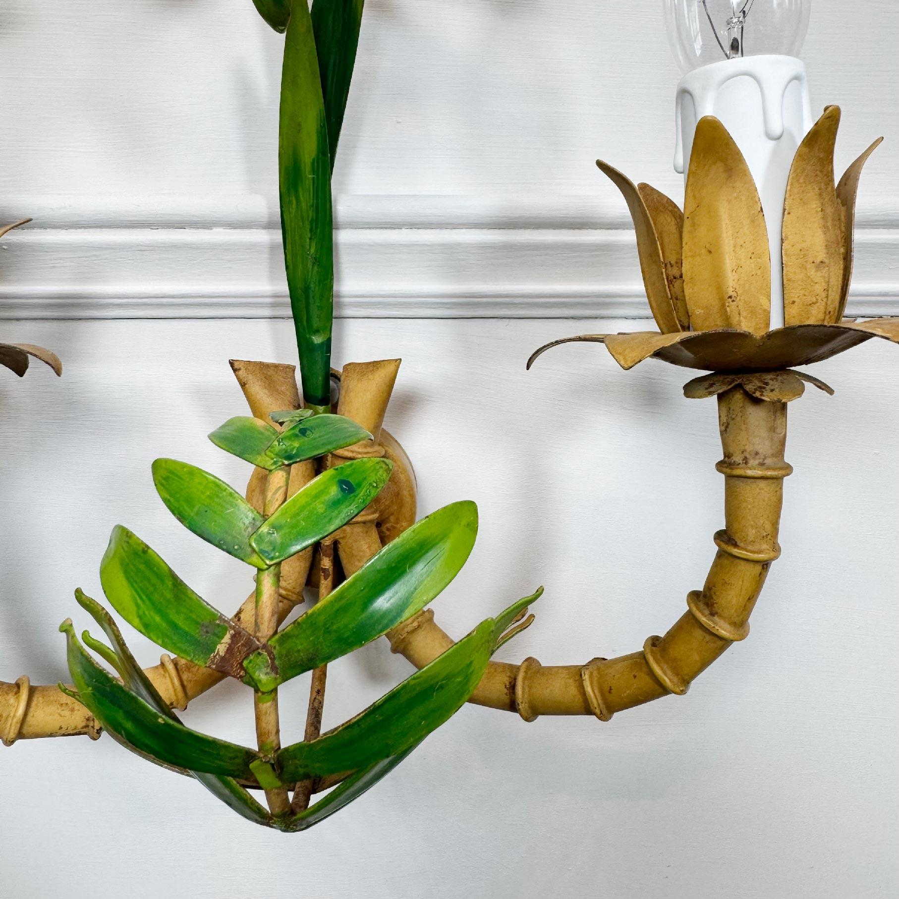 Pareja de apliques italianos de hojas de bambú de imitación de los años 50 Metal en venta