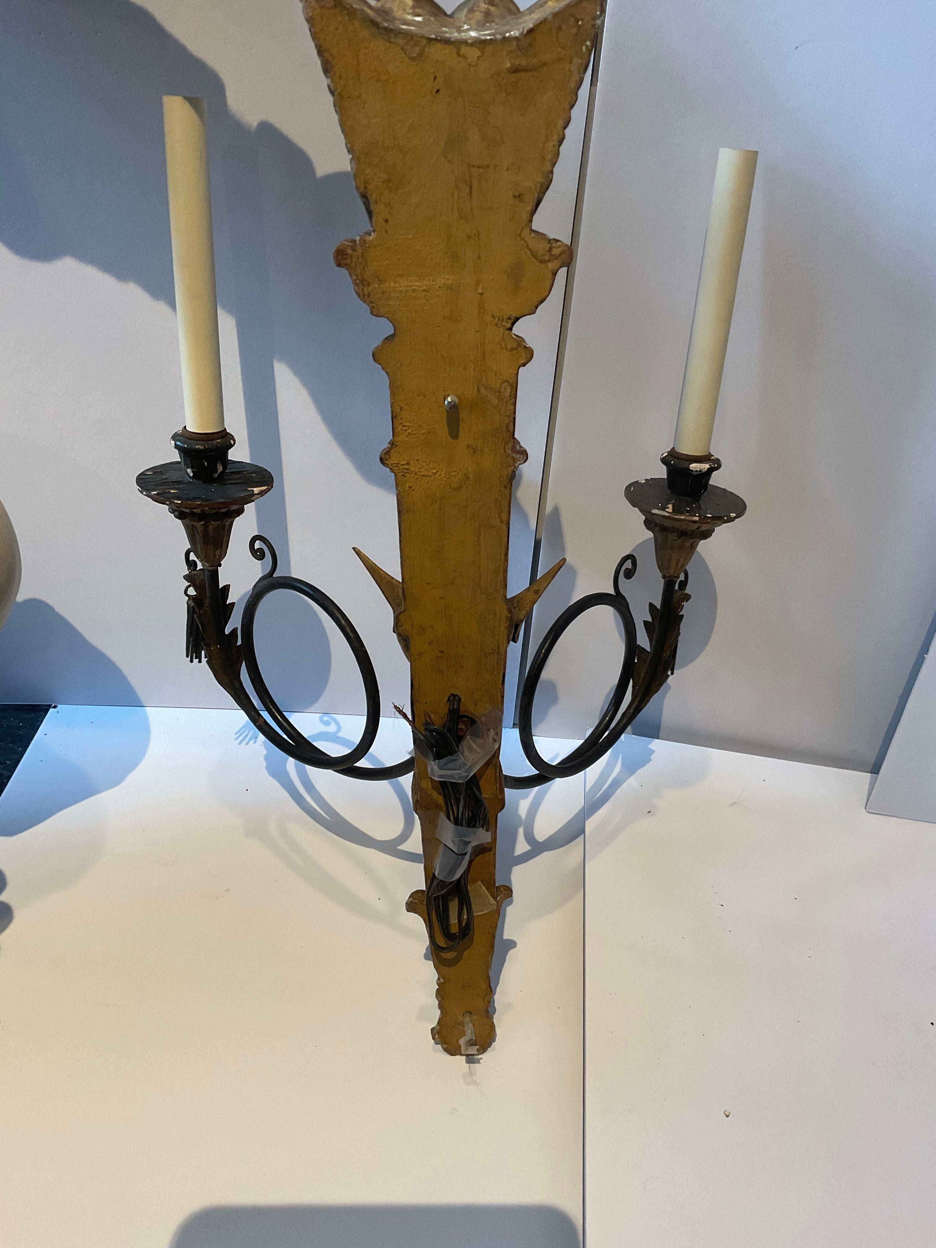 Pair of 1950s Italian Hand Carved Wood Classical Arrow Sconces For Sale 7