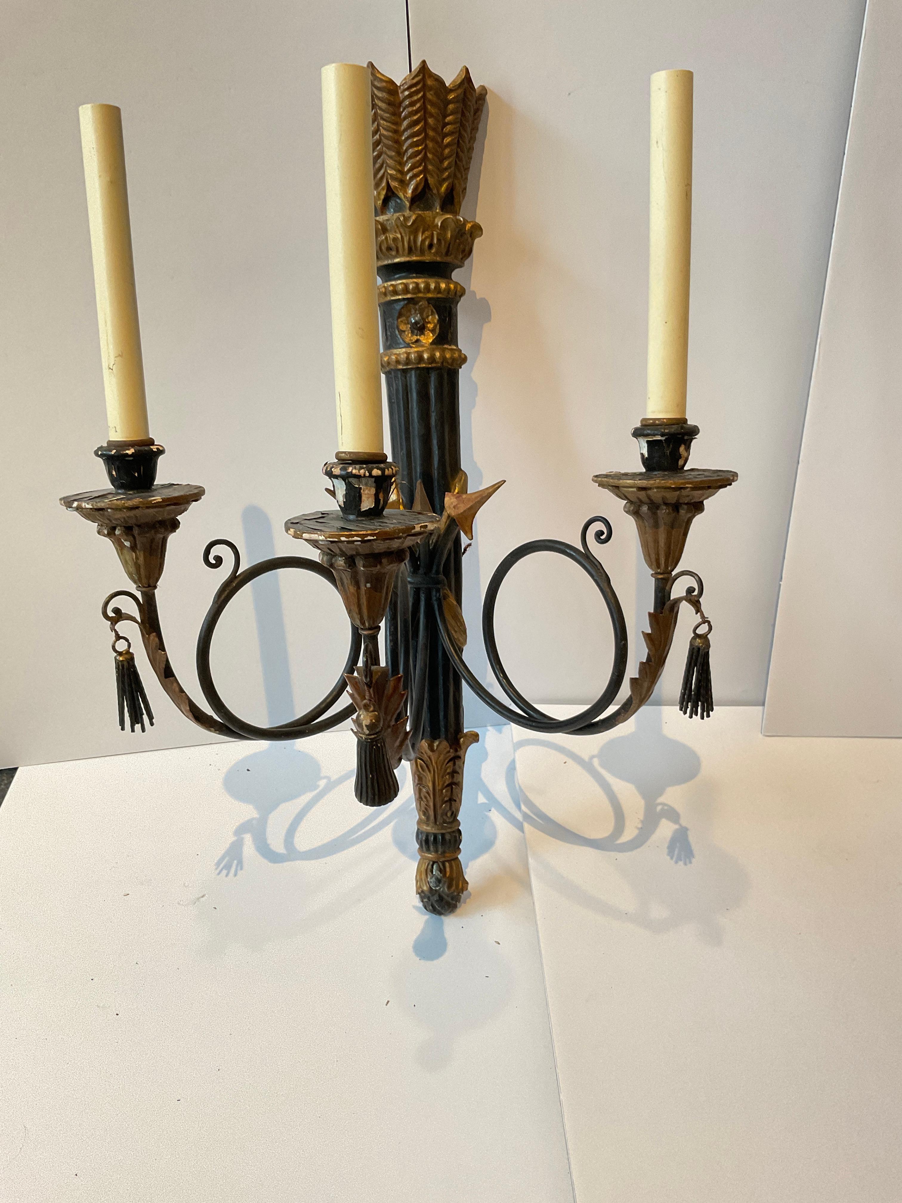 Mid-20th Century Pair of 1950s Italian Hand Carved Wood Classical Arrow Sconces For Sale