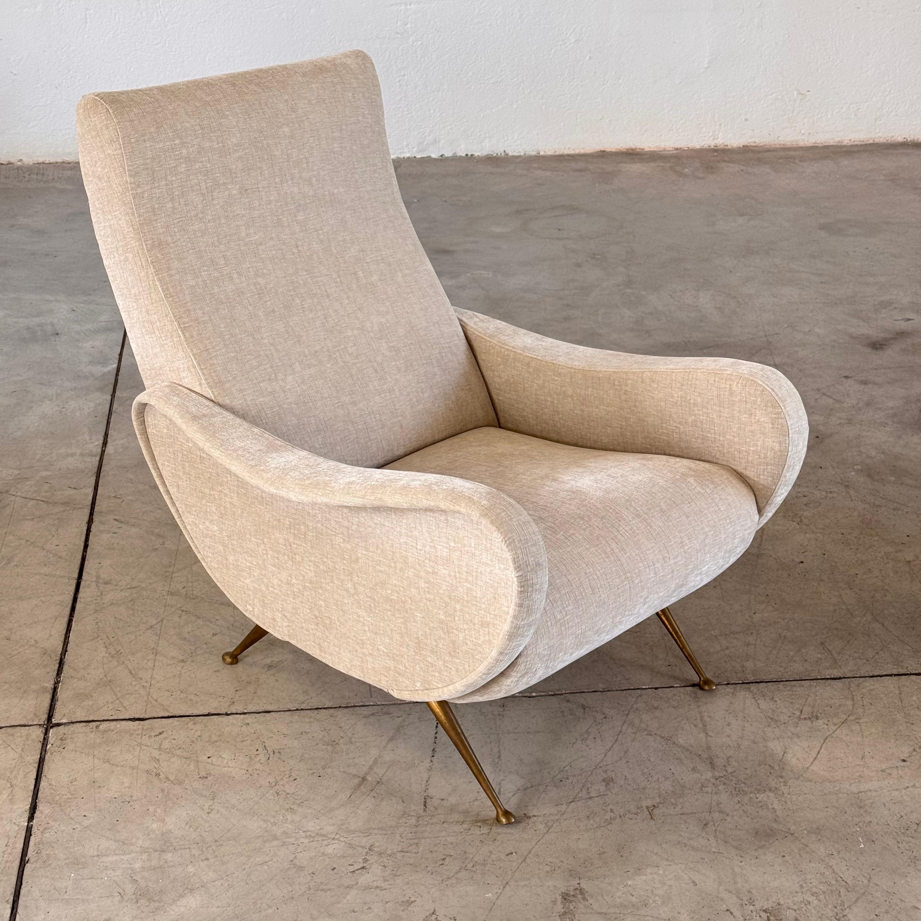 Fait main Paire de chaises longues italiennes des années 1950 par Gigi Radice, tissu Rubelli en vente