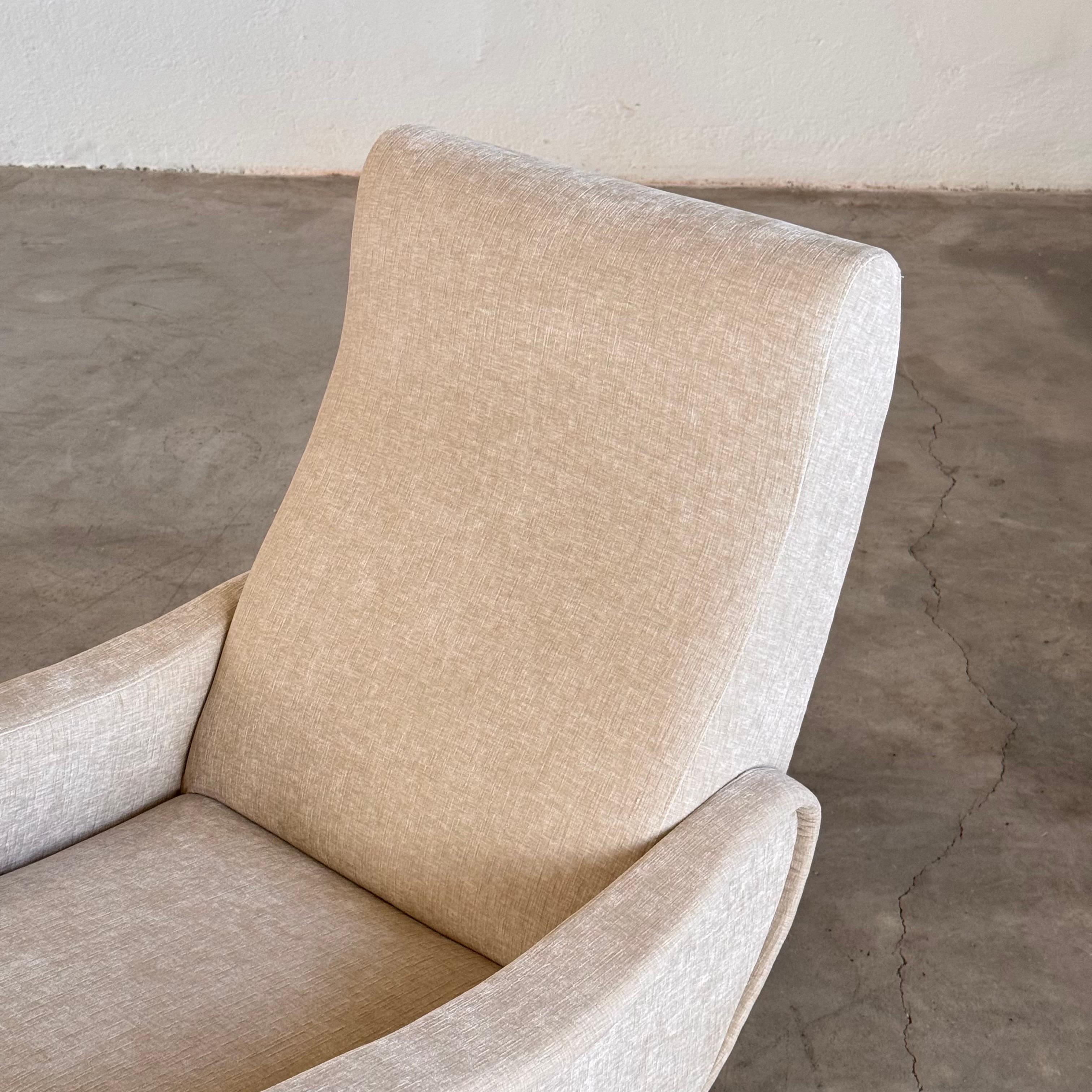 Metà XX secolo Coppia di sedie da salotto italiane degli anni '50 di Gigi Radice, in tessuto Rubelli in vendita