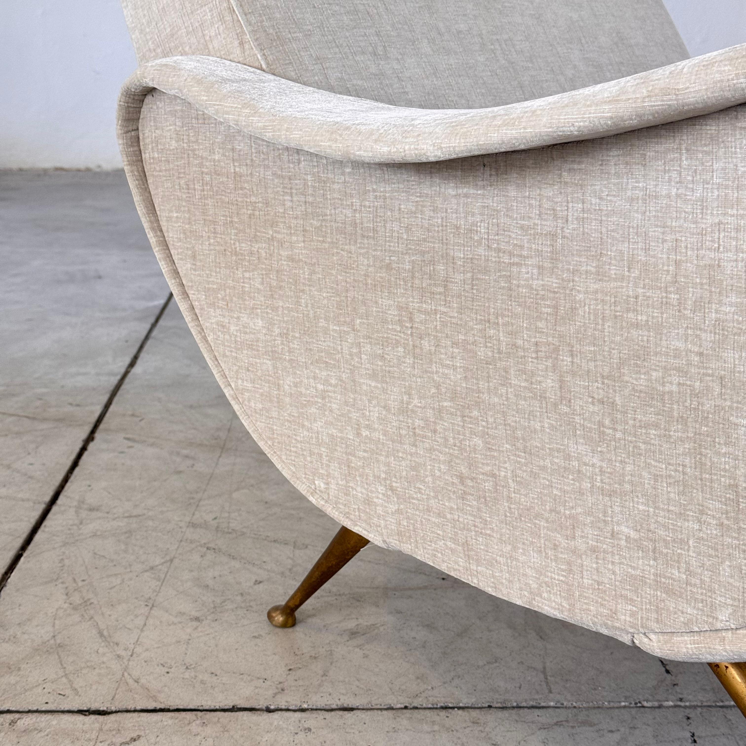 Laiton Paire de chaises longues italiennes des années 1950 par Gigi Radice, tissu Rubelli en vente