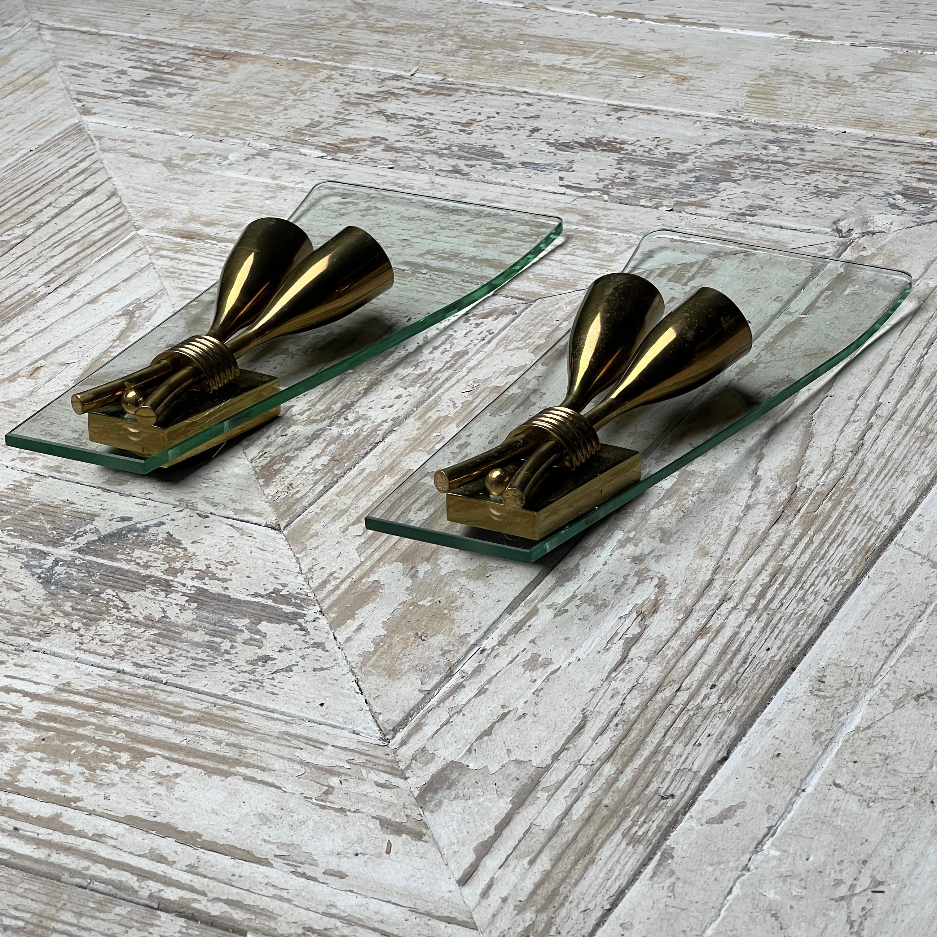 Paar 1950S Italienisch Mitte des Jahrhunderts Moderne gekrümmte Glas Wandleuchte Sconces im Angebot 3