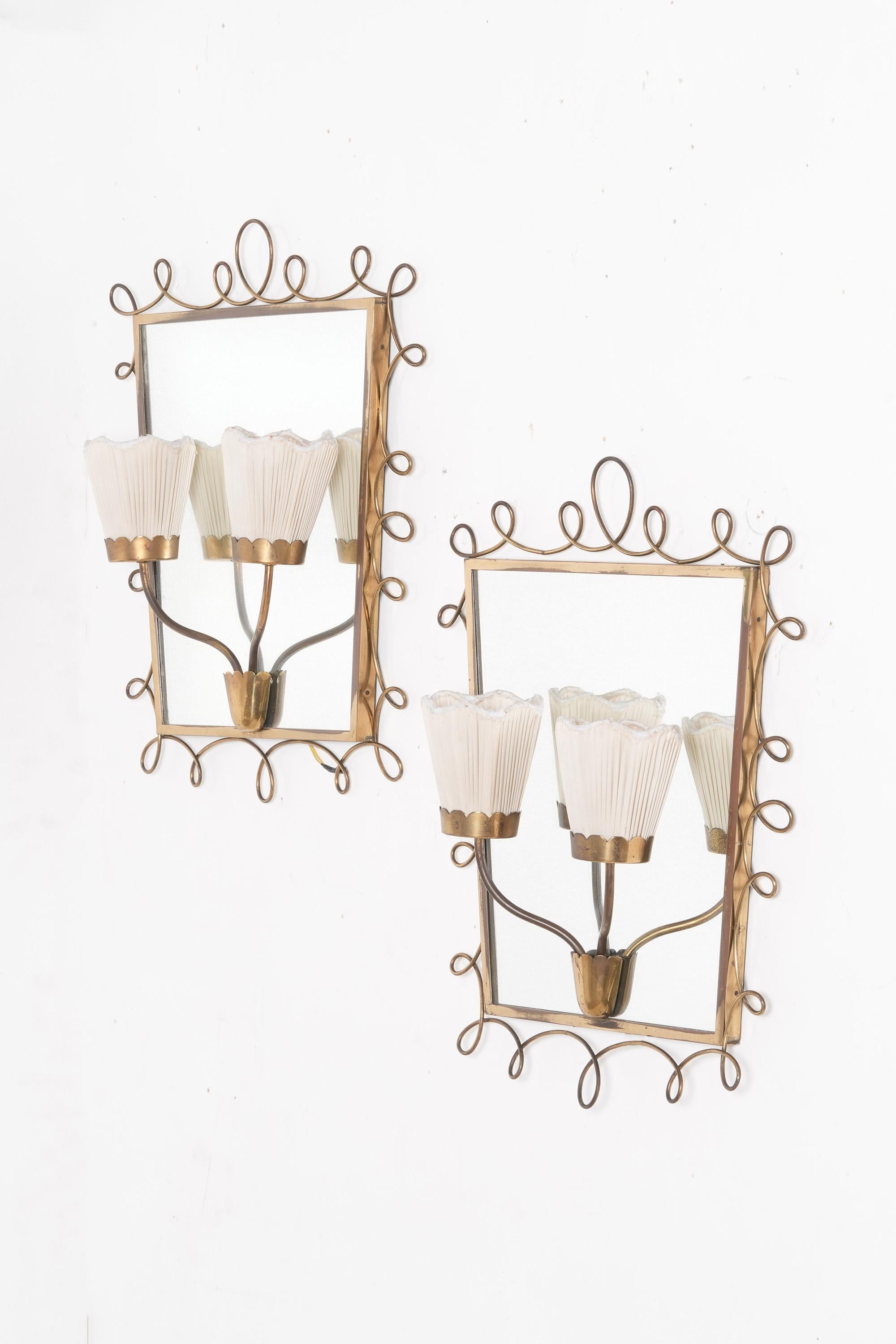 Mid-Century Modern Pair of 1950s Italian Mirrored Wall Lights attributed to Cesare Lacca en vente