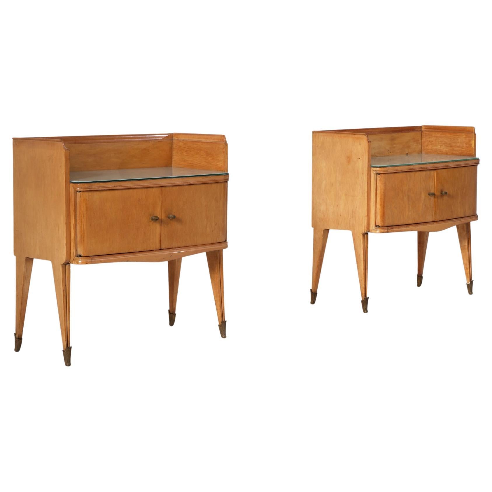 Paire de tables de chevet en Oak Oak italien des années 1950 avec plateaux en verre peints en arrière-plan gris-vert en vente