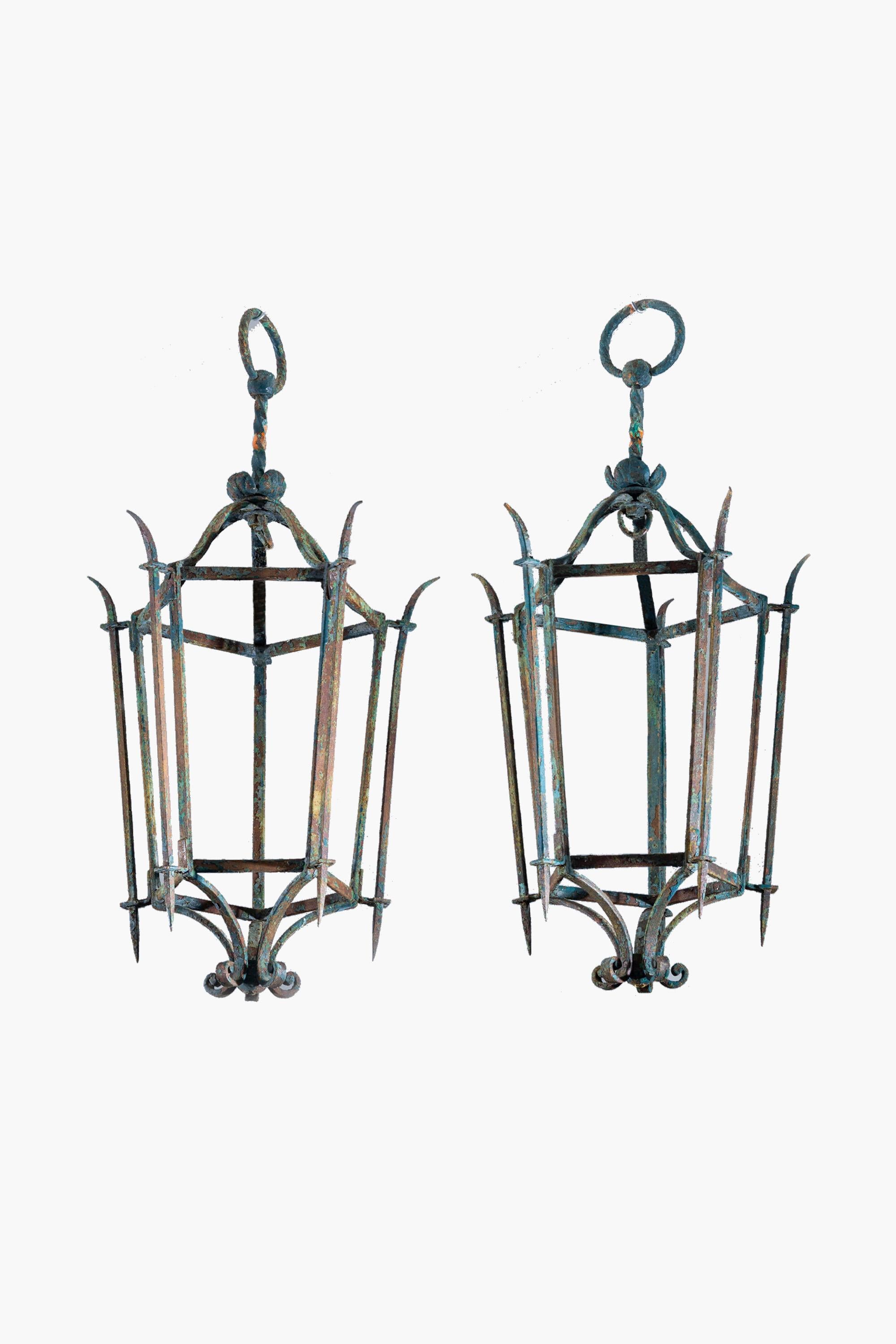 Mid-20th Century Pair of 1950s Italian Patinated Iron Lanterns For Sale
