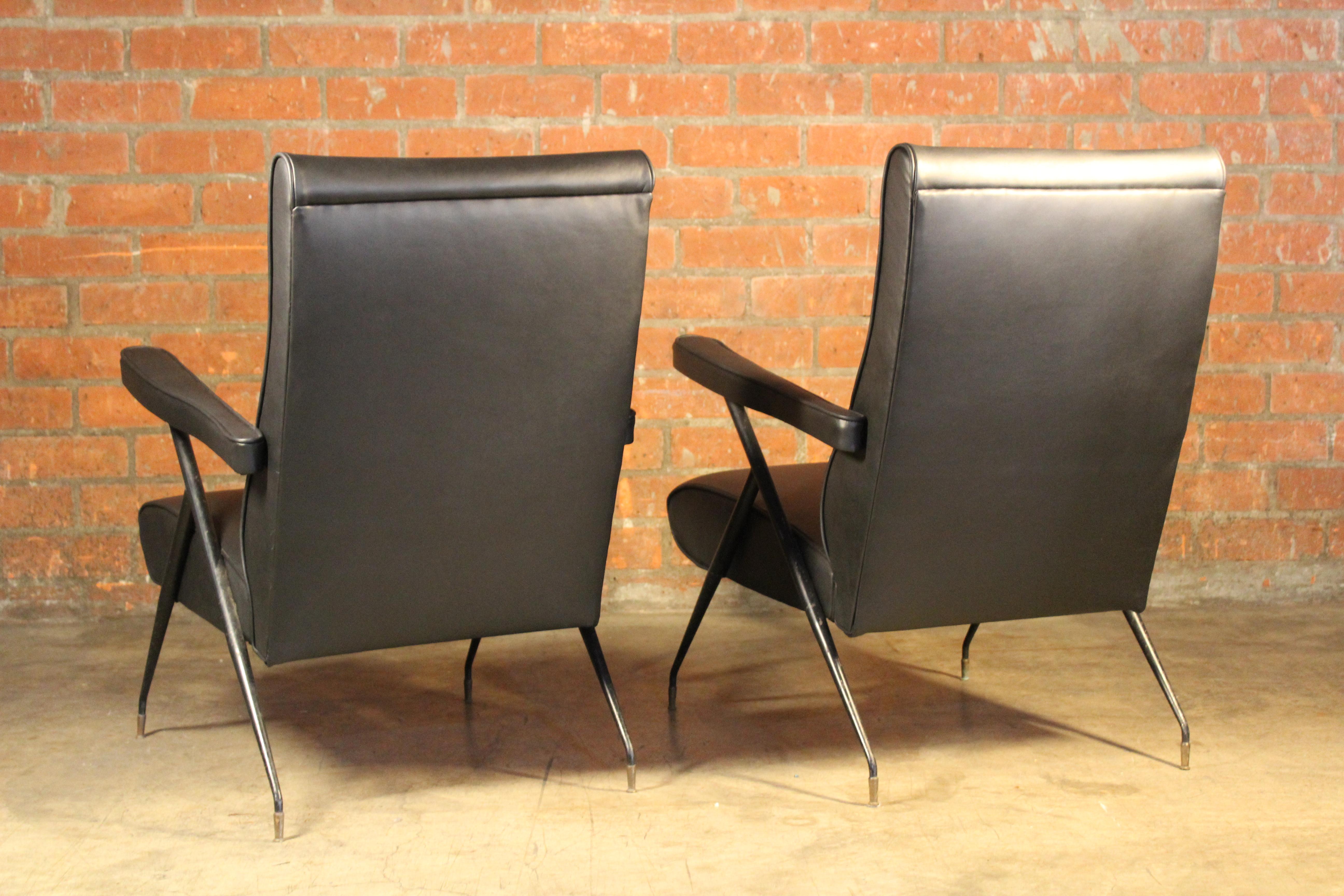Pair of 1950s Italian Reclining Armchairs in Leather  For Sale 4