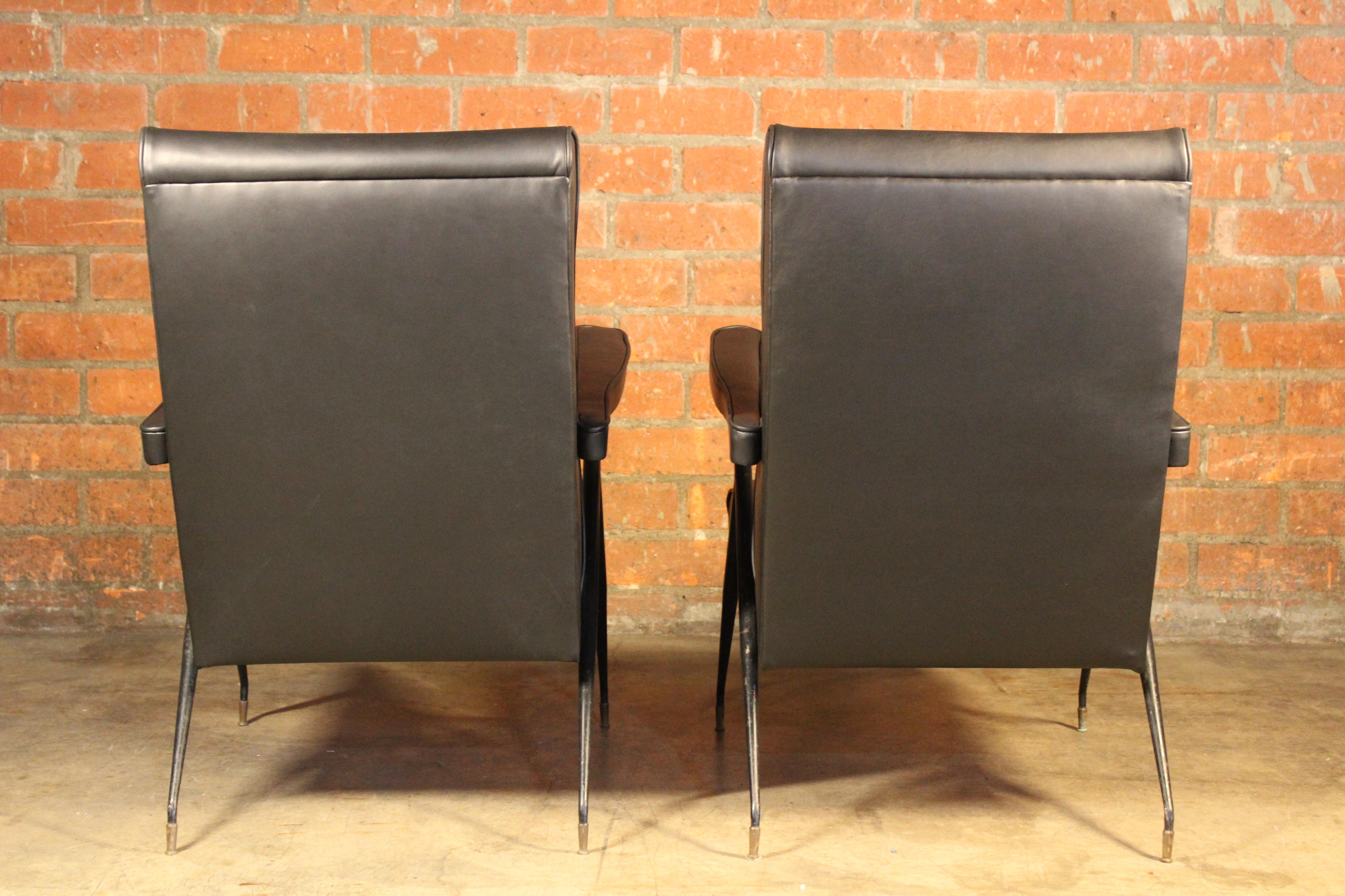 Paire de fauteuils inclinables en cuir italien des années 1950  en vente 5