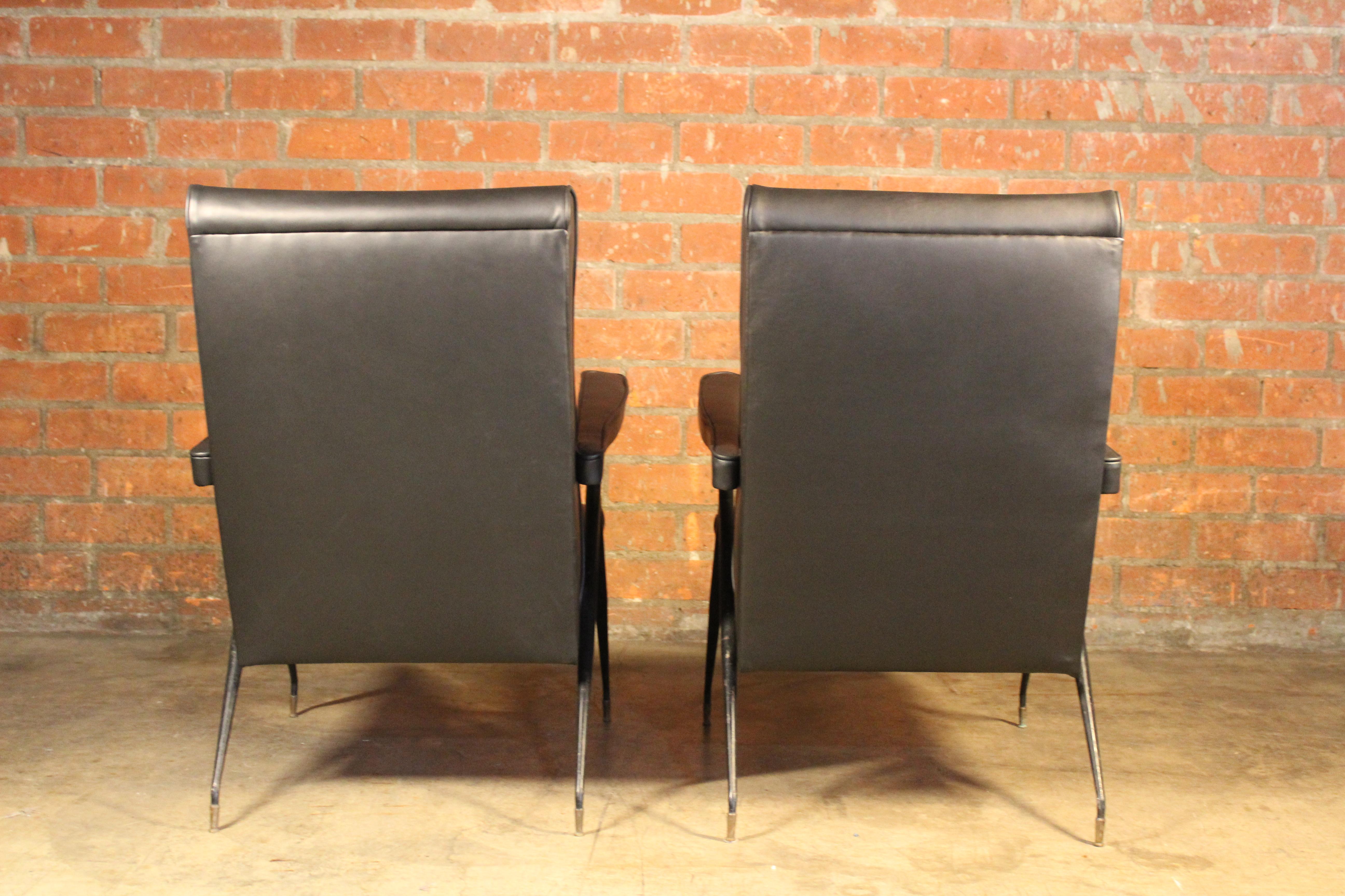 Paire de fauteuils inclinables en cuir italien des années 1950  en vente 6