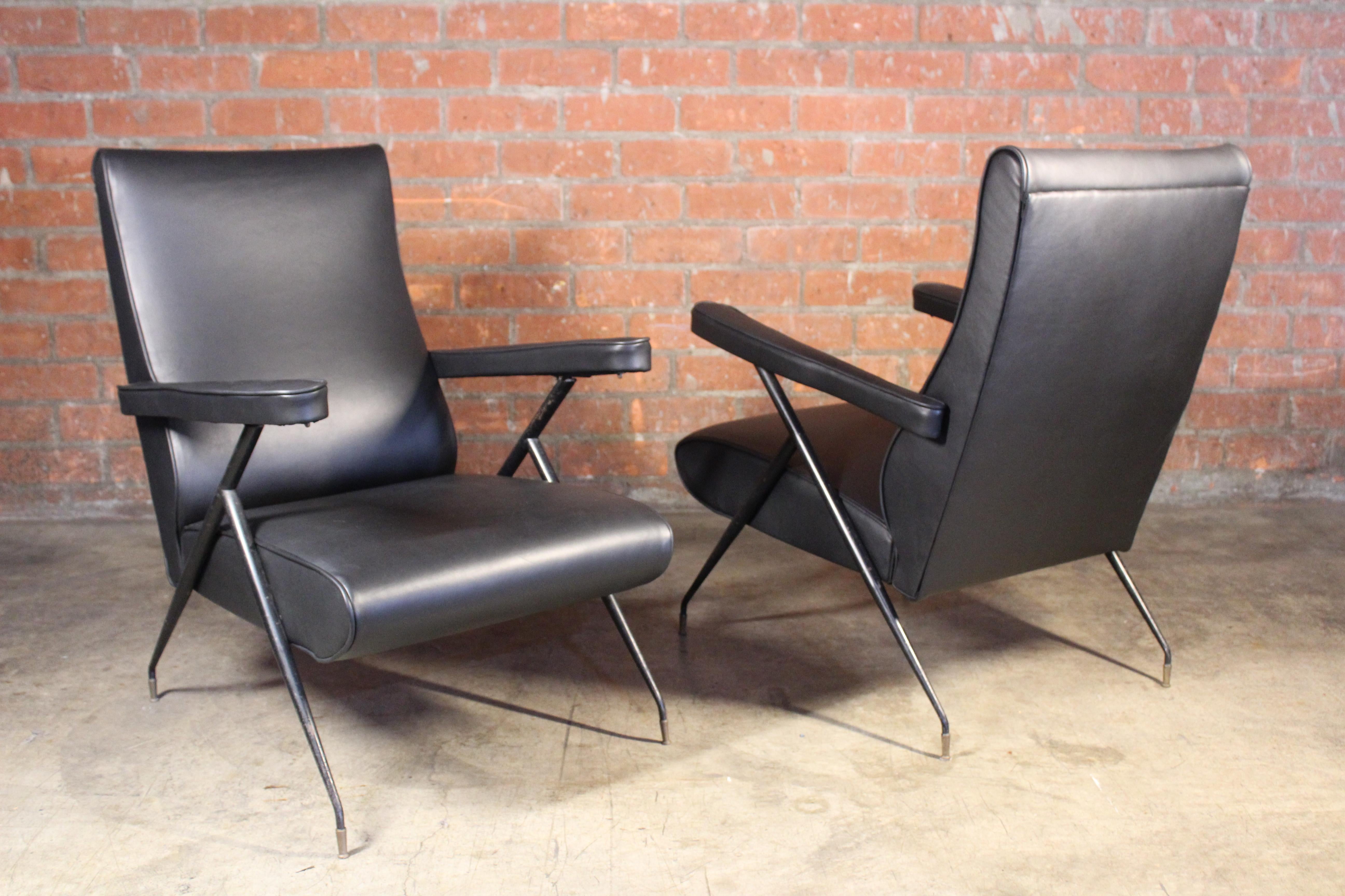Pair of 1950s Italian Reclining Armchairs in Leather  For Sale 7