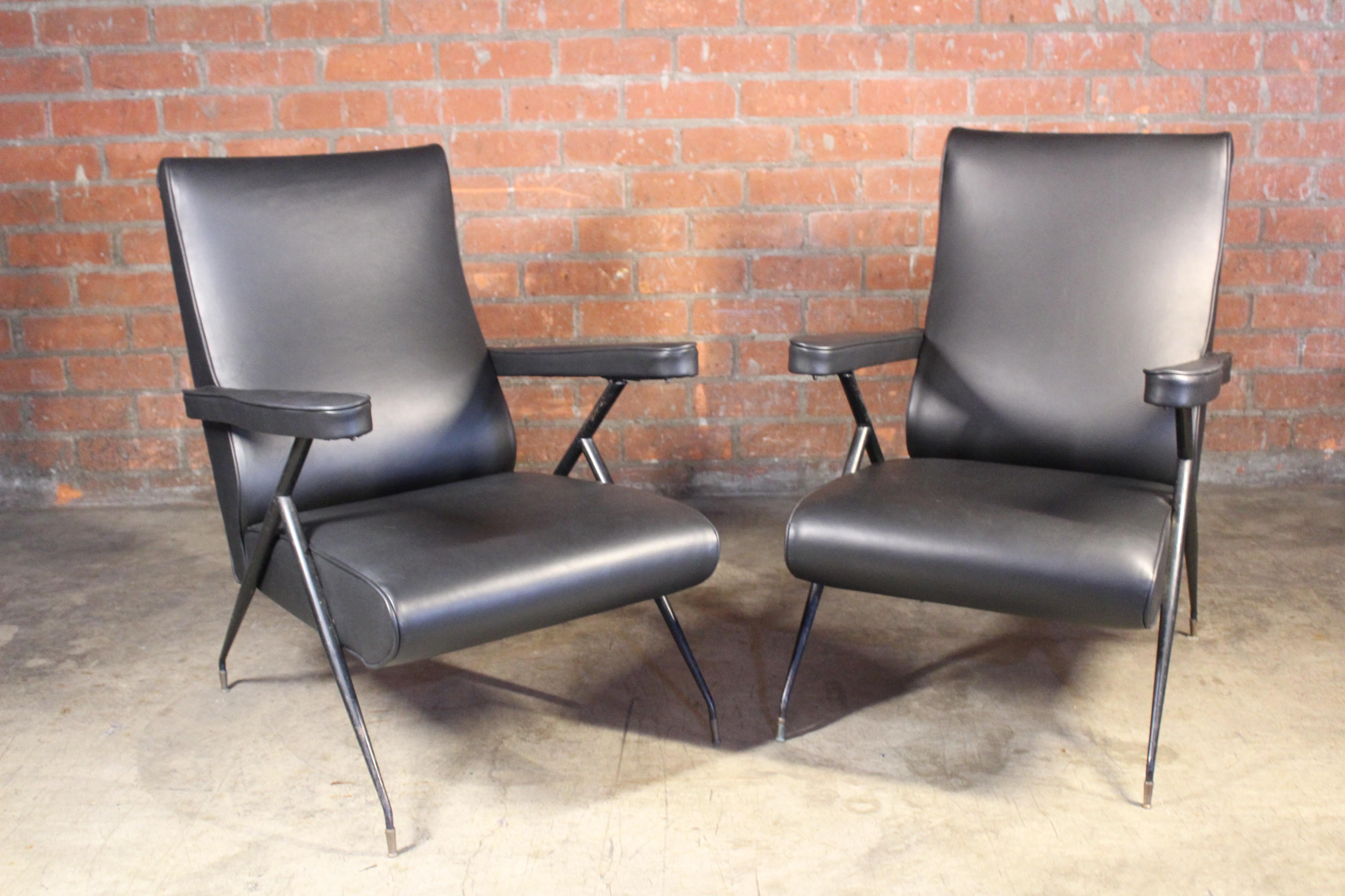 Pair of 1950s Italian Reclining Armchairs in Leather  For Sale 13