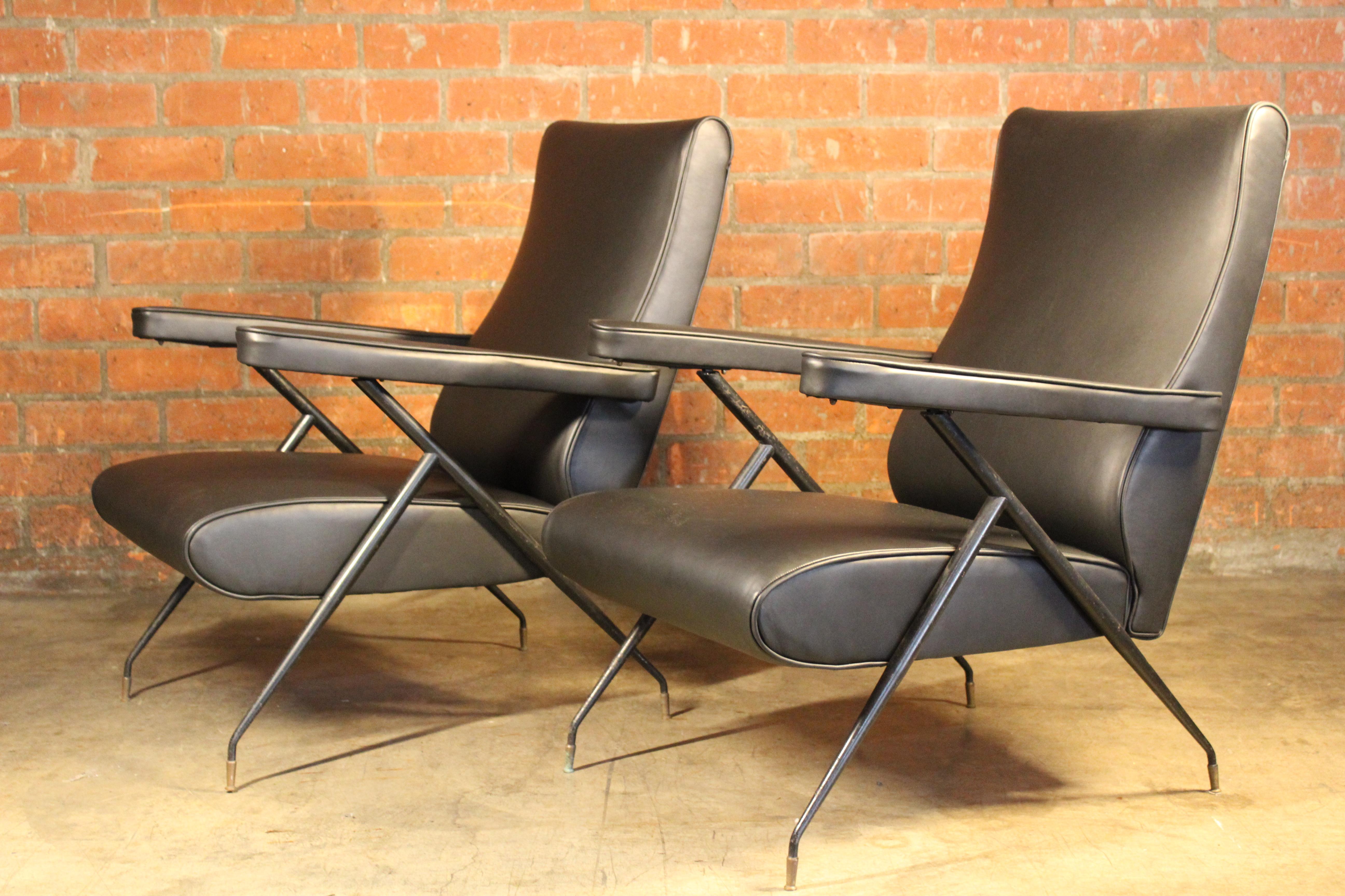 Mid-20th Century Pair of 1950s Italian Reclining Armchairs in Leather  For Sale