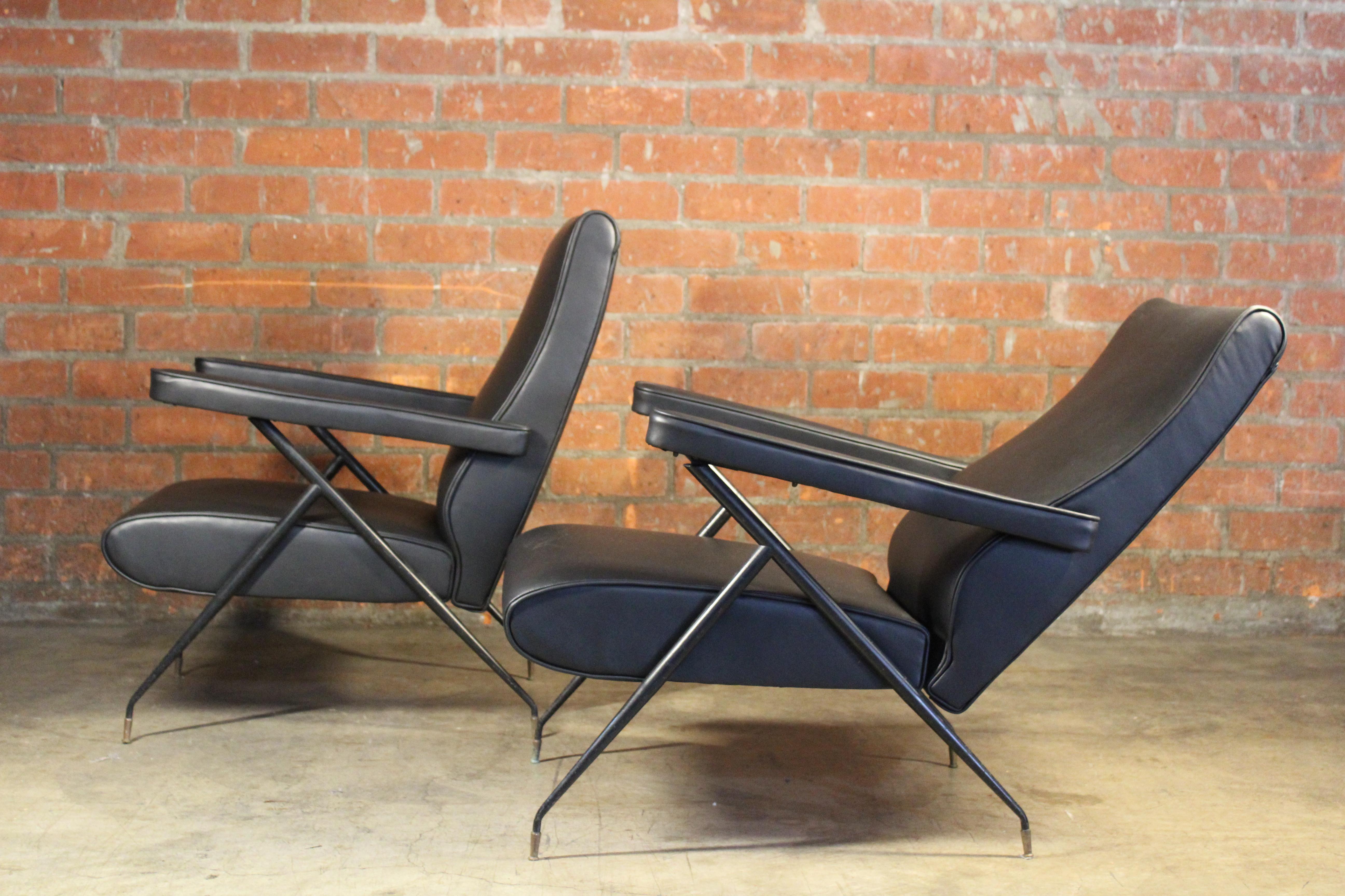 Pair of 1950s Italian Reclining Armchairs in Leather  For Sale 1
