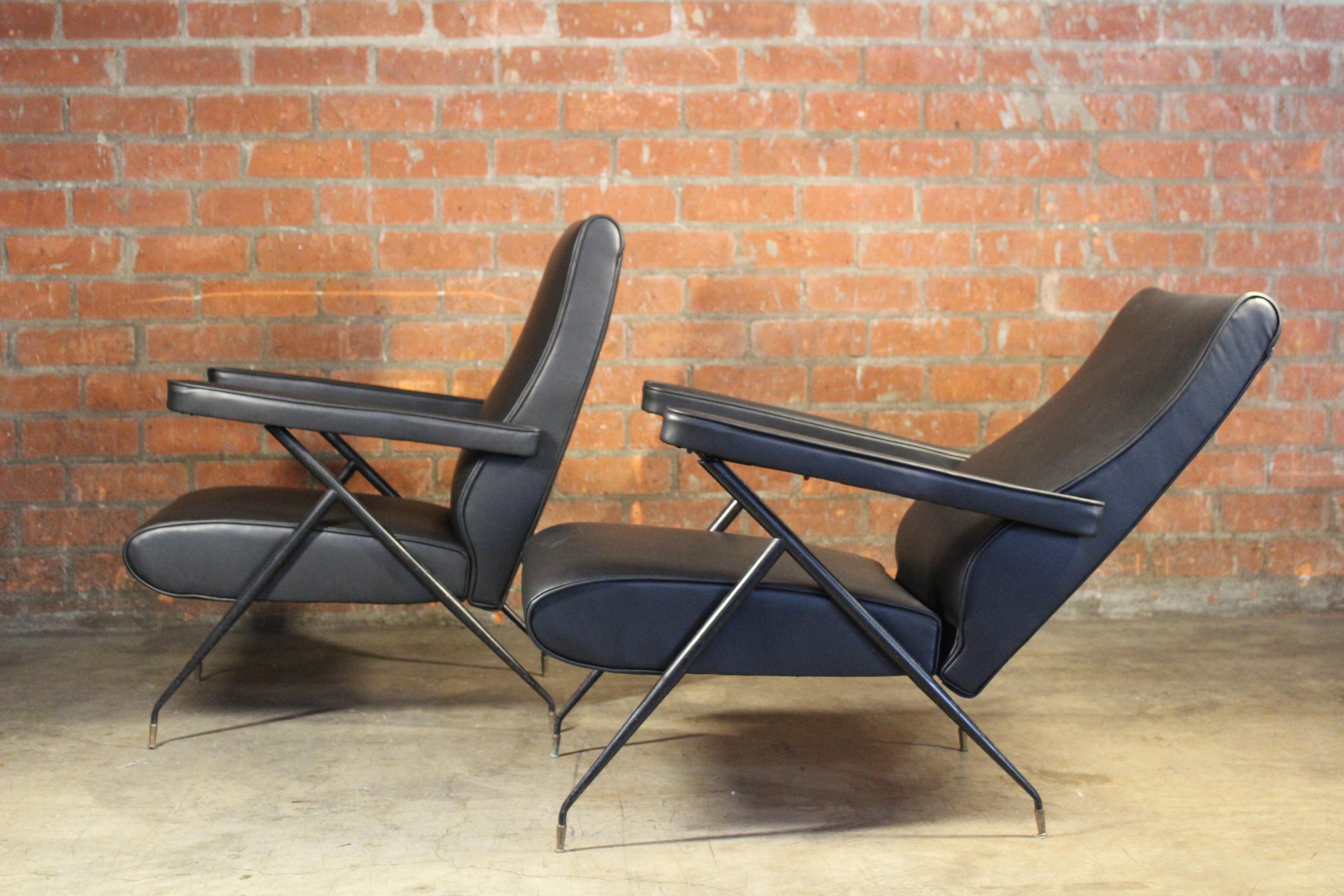 Paire de fauteuils inclinables en cuir italien des années 1950  en vente 2