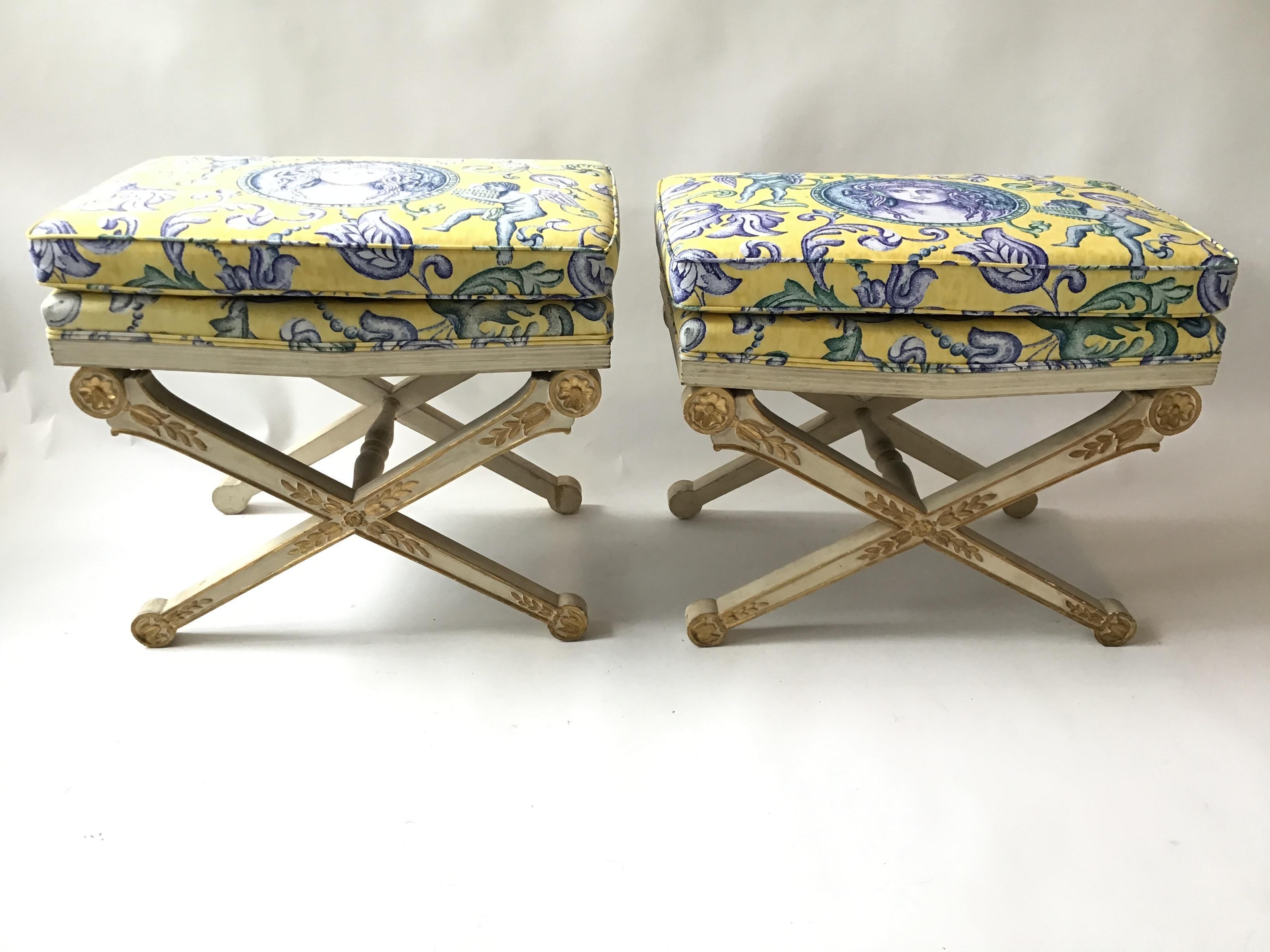 Pair of 1950s Italian Regency Style Painted Wood and Gilt Benches In Good Condition In Tarrytown, NY