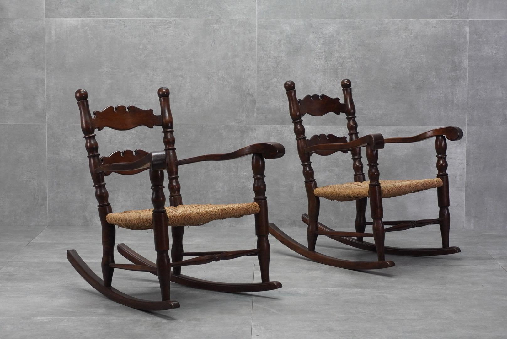 Pair of 1950s italian rocking armchairs with rush seats In Good Condition For Sale In Quarrata, IT
