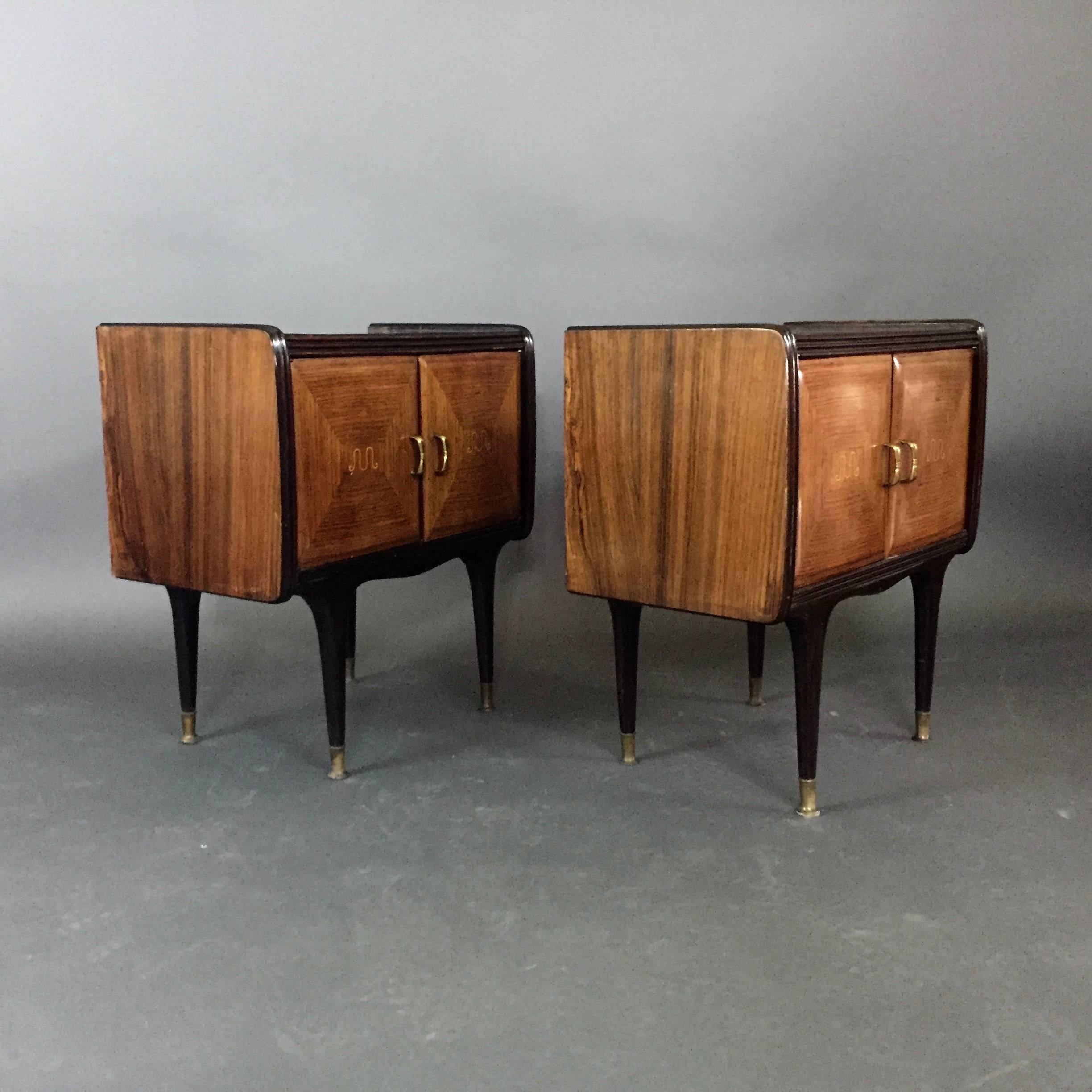 Mid-Century Modern Pair of 1950s Italian Rosewood and Lacquered Nightstands For Sale