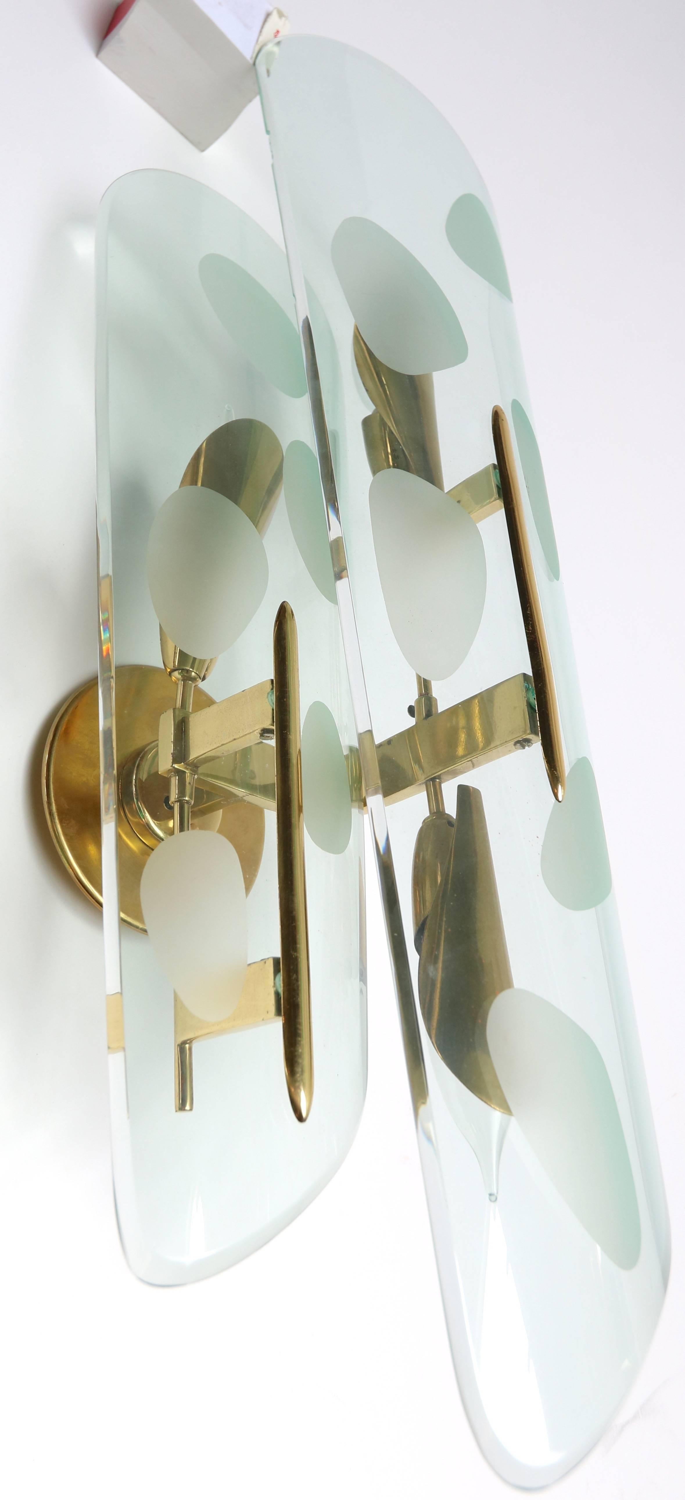 Mid-Century Modern Pair of 1950s Italian Sconces with Etched Glass and Brass Frames For Sale