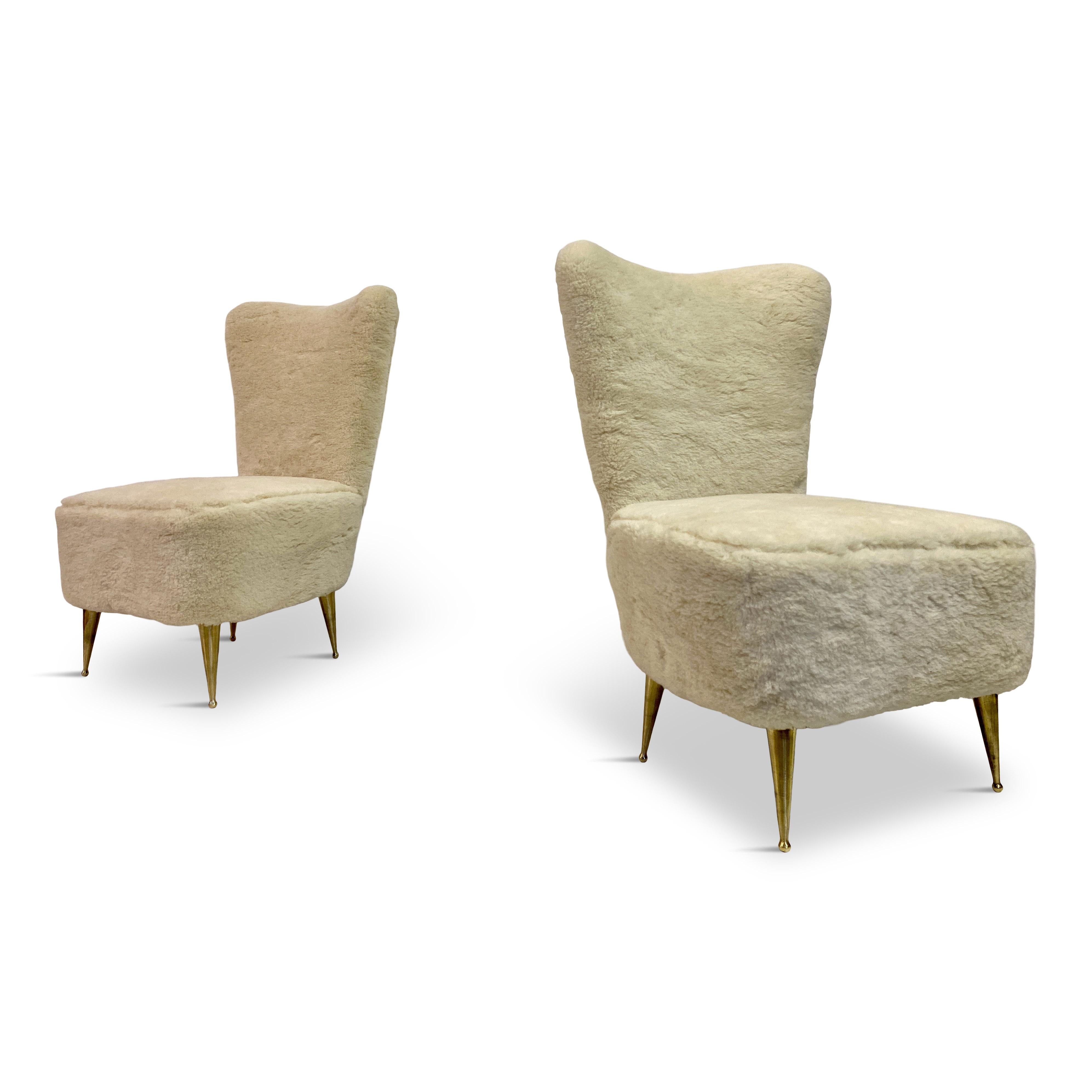 Pair Of 1950S Italian Slipper Chairs In Faux Fur For Sale 9