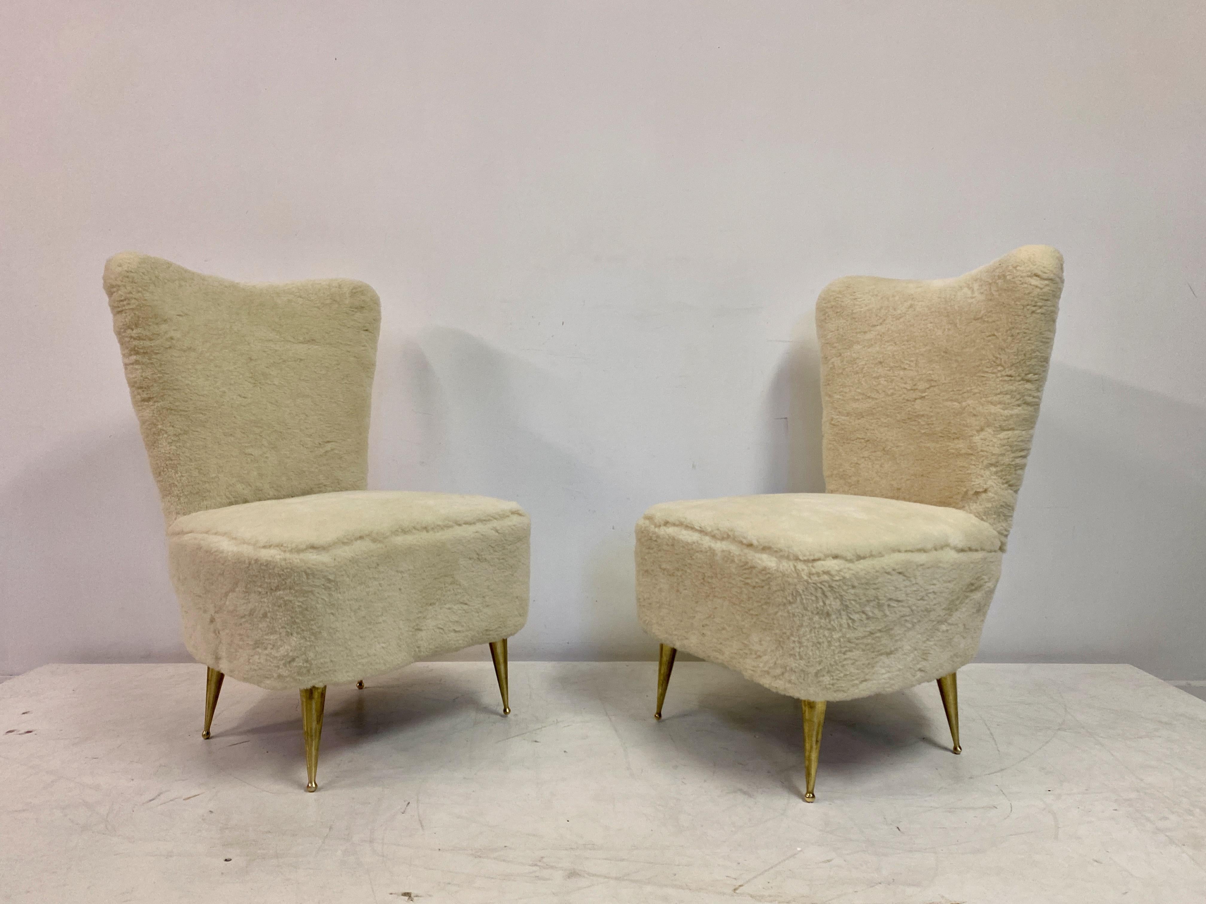 Mid-Century Modern Pair Of 1950S Italian Slipper Chairs In Faux Fur For Sale