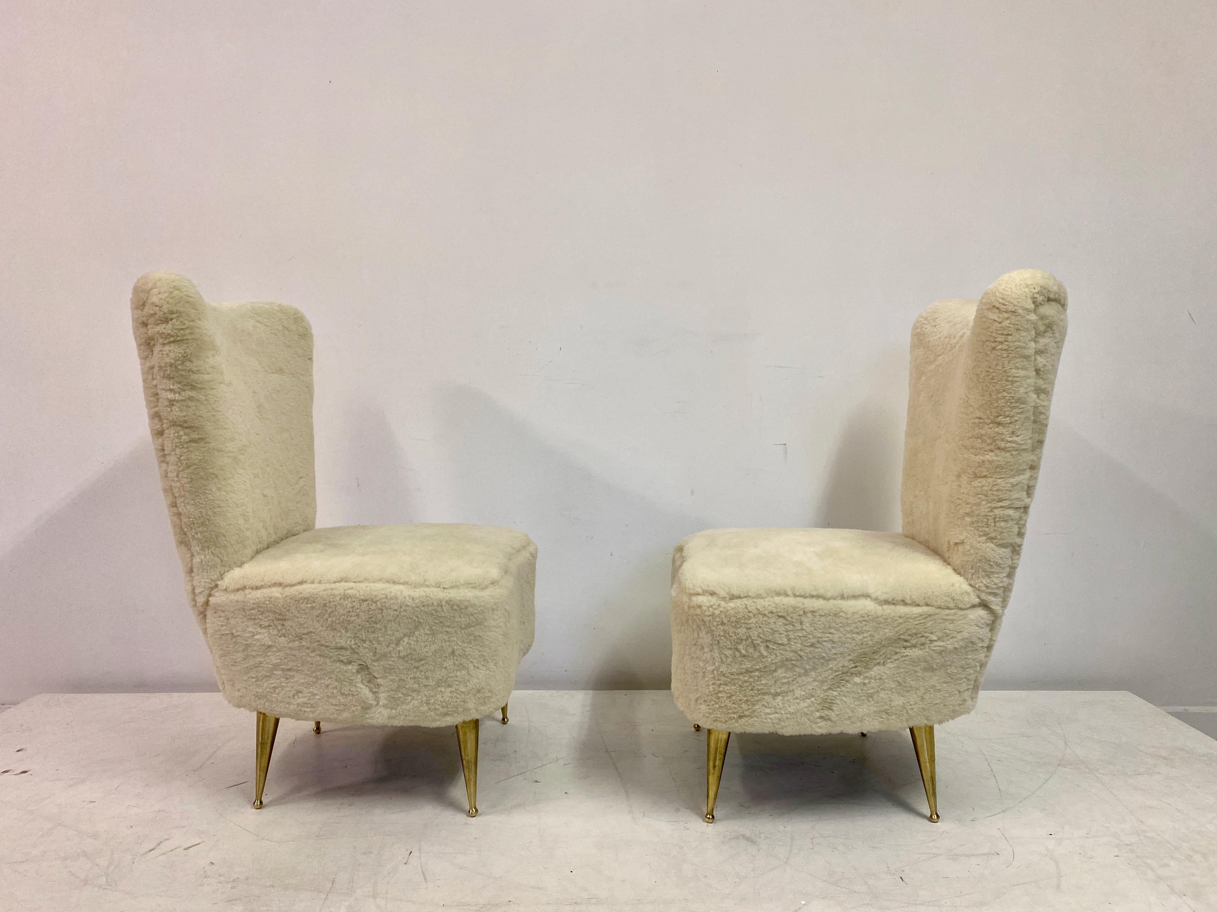 Pair Of 1950S Italian Slipper Chairs In Faux Fur In Good Condition For Sale In London, London