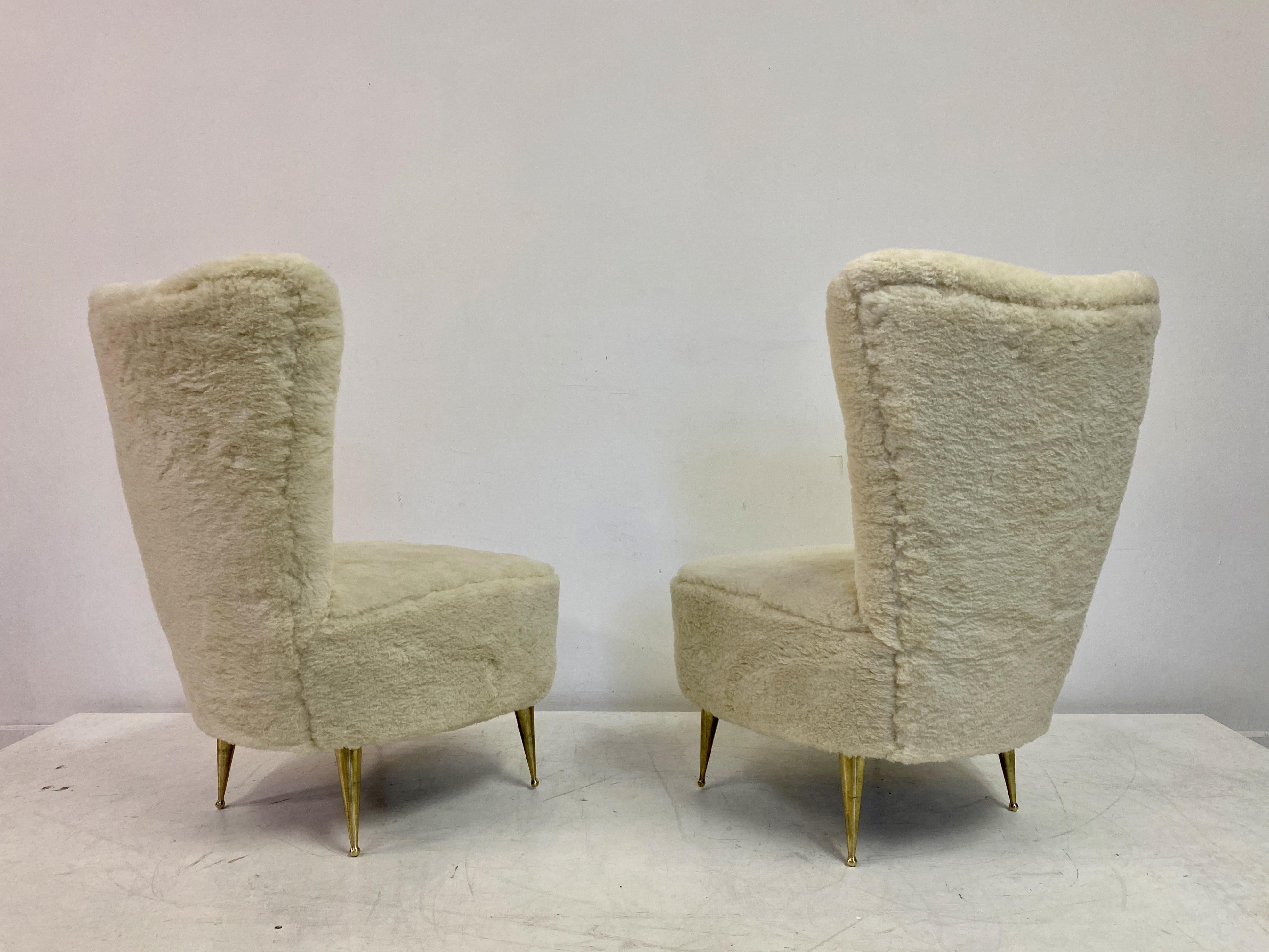 20th Century Pair Of 1950S Italian Slipper Chairs In Faux Fur