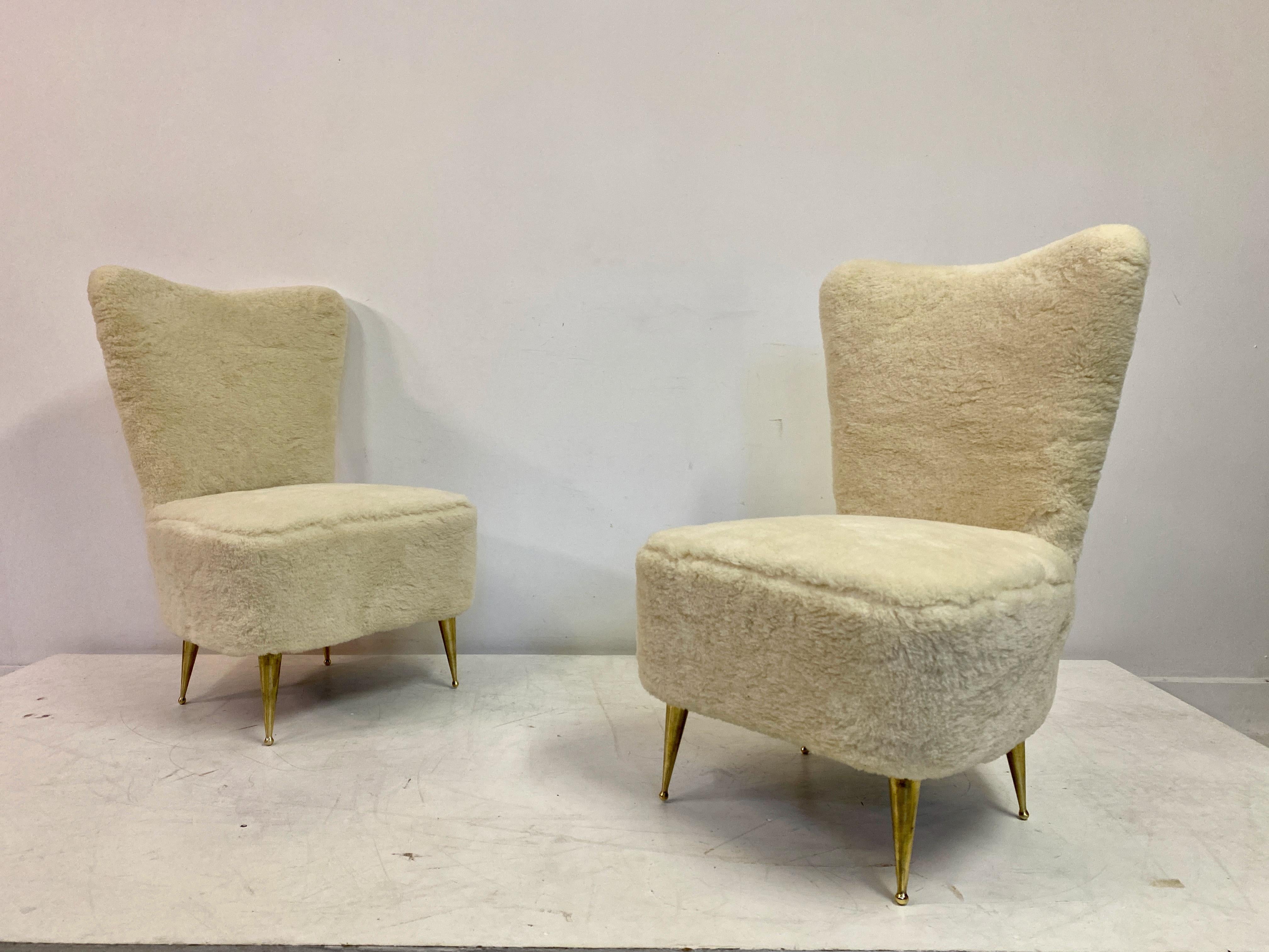 Pair Of 1950S Italian Slipper Chairs In Faux Fur For Sale 1