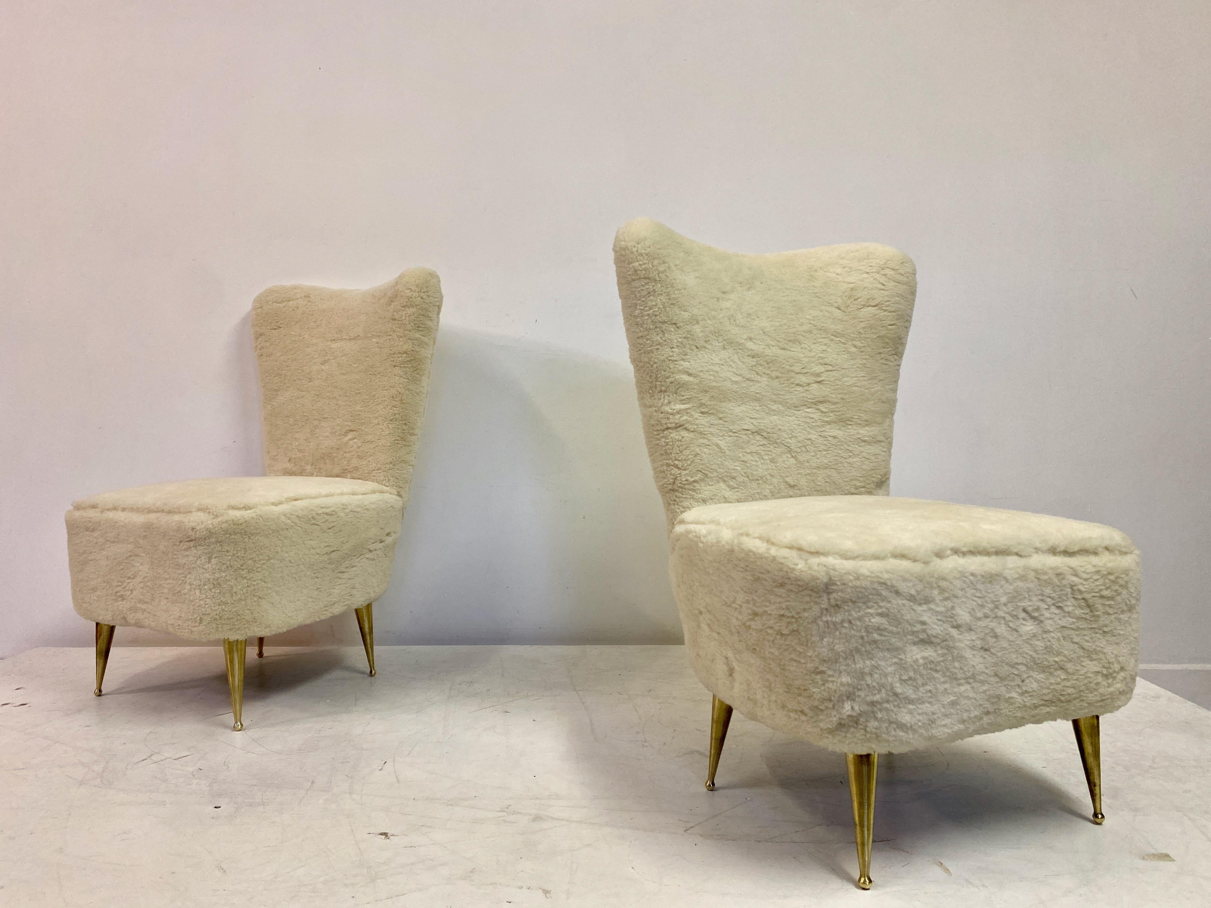 Pair Of 1950S Italian Slipper Chairs In Faux Fur For Sale 2