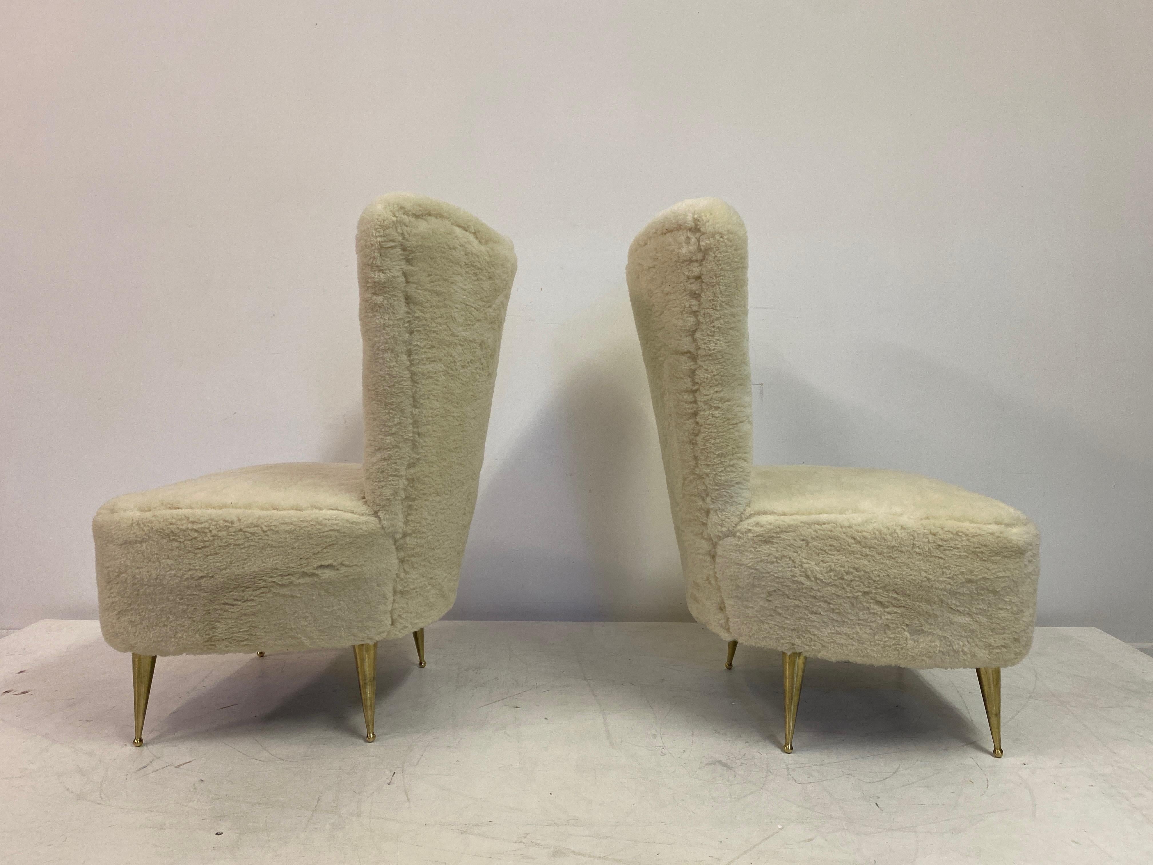 Pair Of 1950S Italian Slipper Chairs In Faux Fur For Sale 4