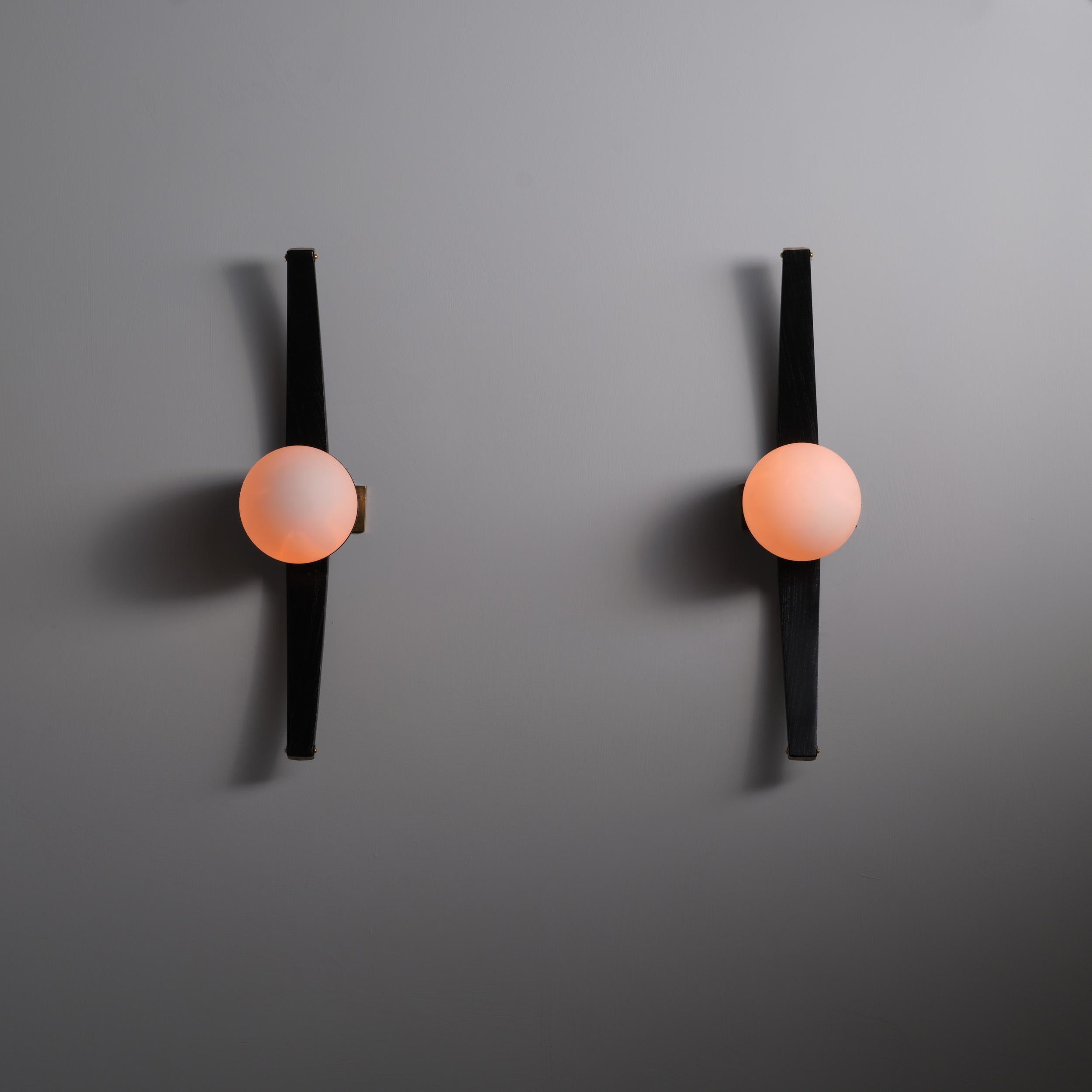 Pair of 1950s Italian Stilnovo Sconces in Brass, Black Lacquered Wood, and steel For Sale 4