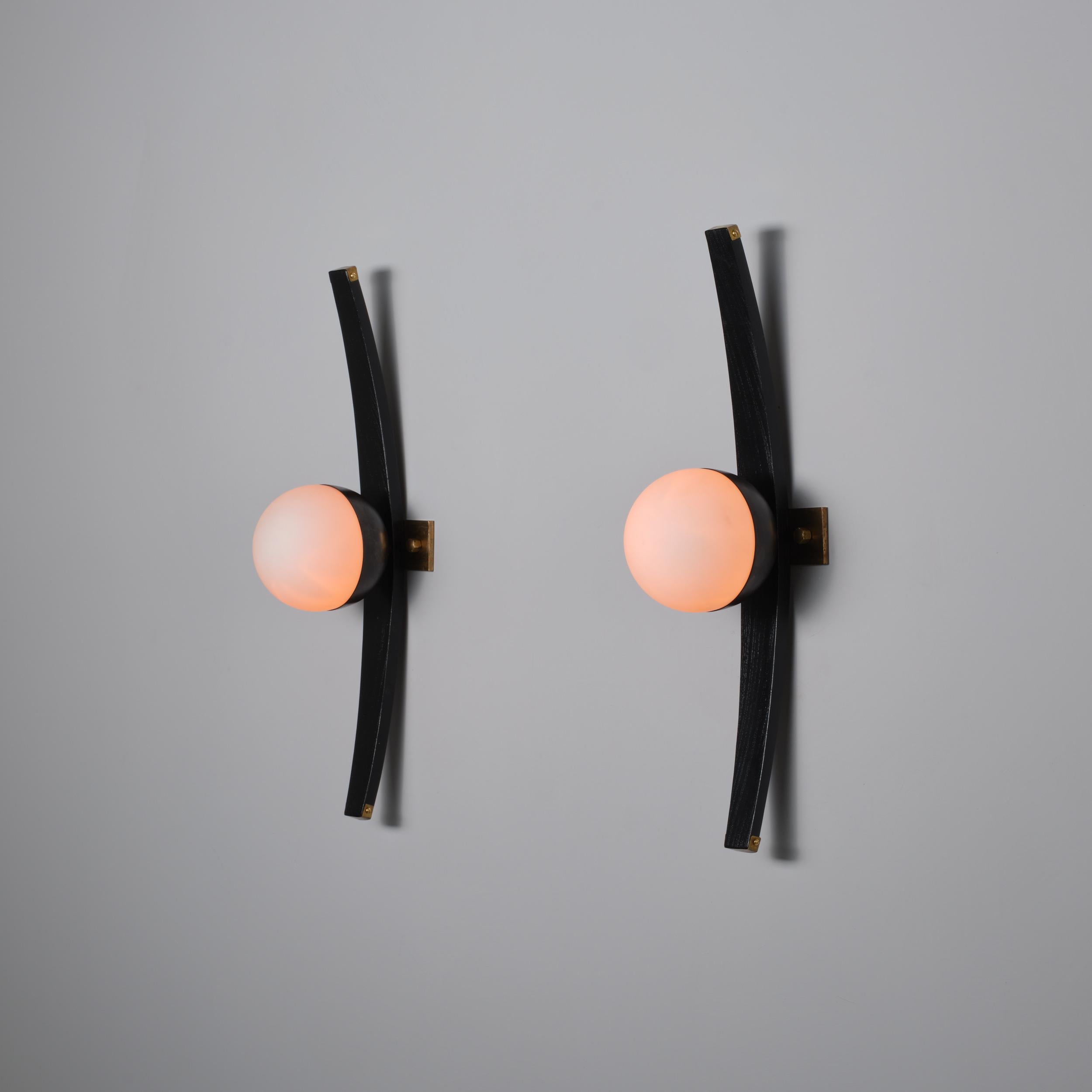 Pair of 1950s Italian Stilnovo Sconces in Brass, Black Lacquered Wood, and steel For Sale 5